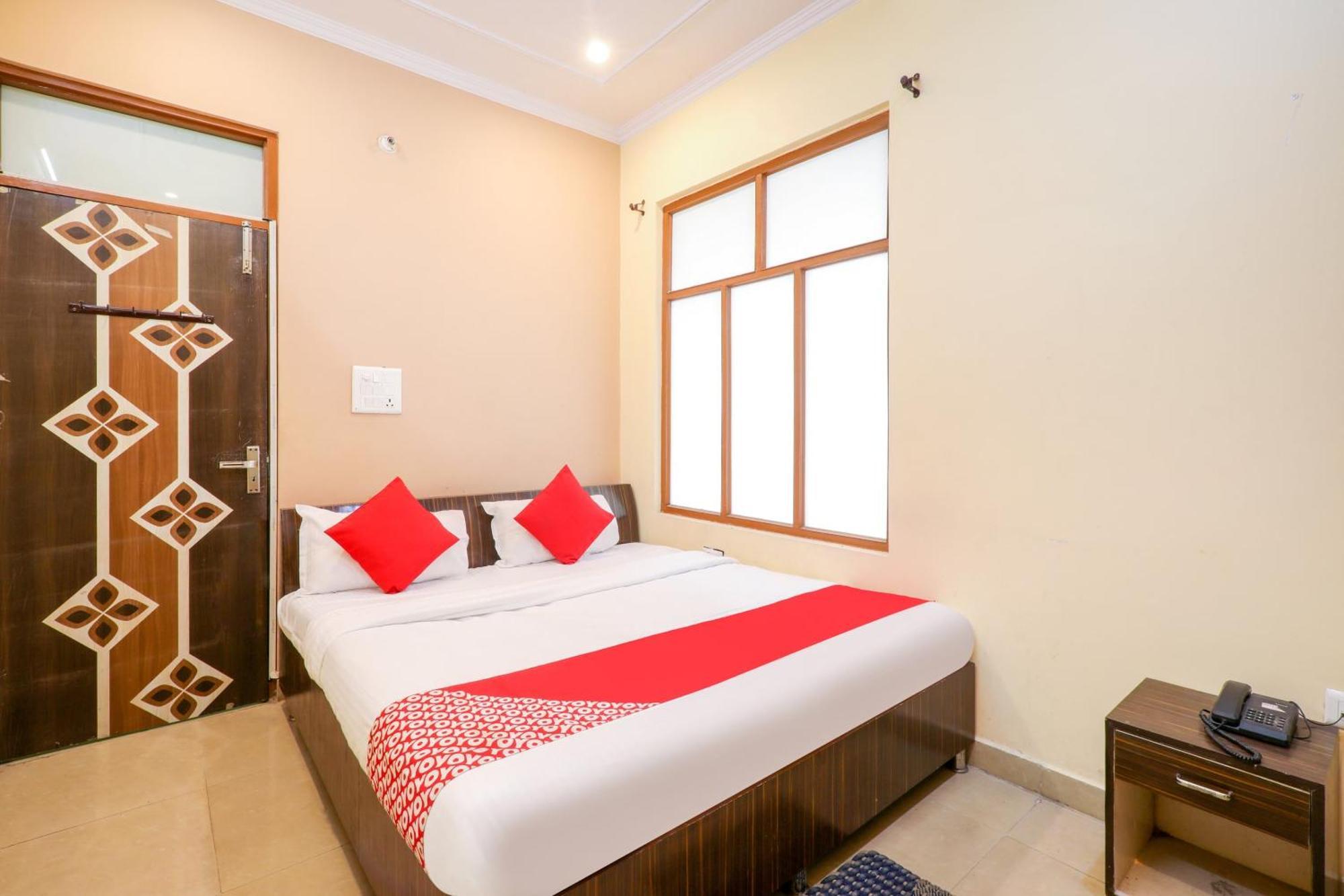 O Trimurti Palace Near Gomti Riverfront Park Hotel