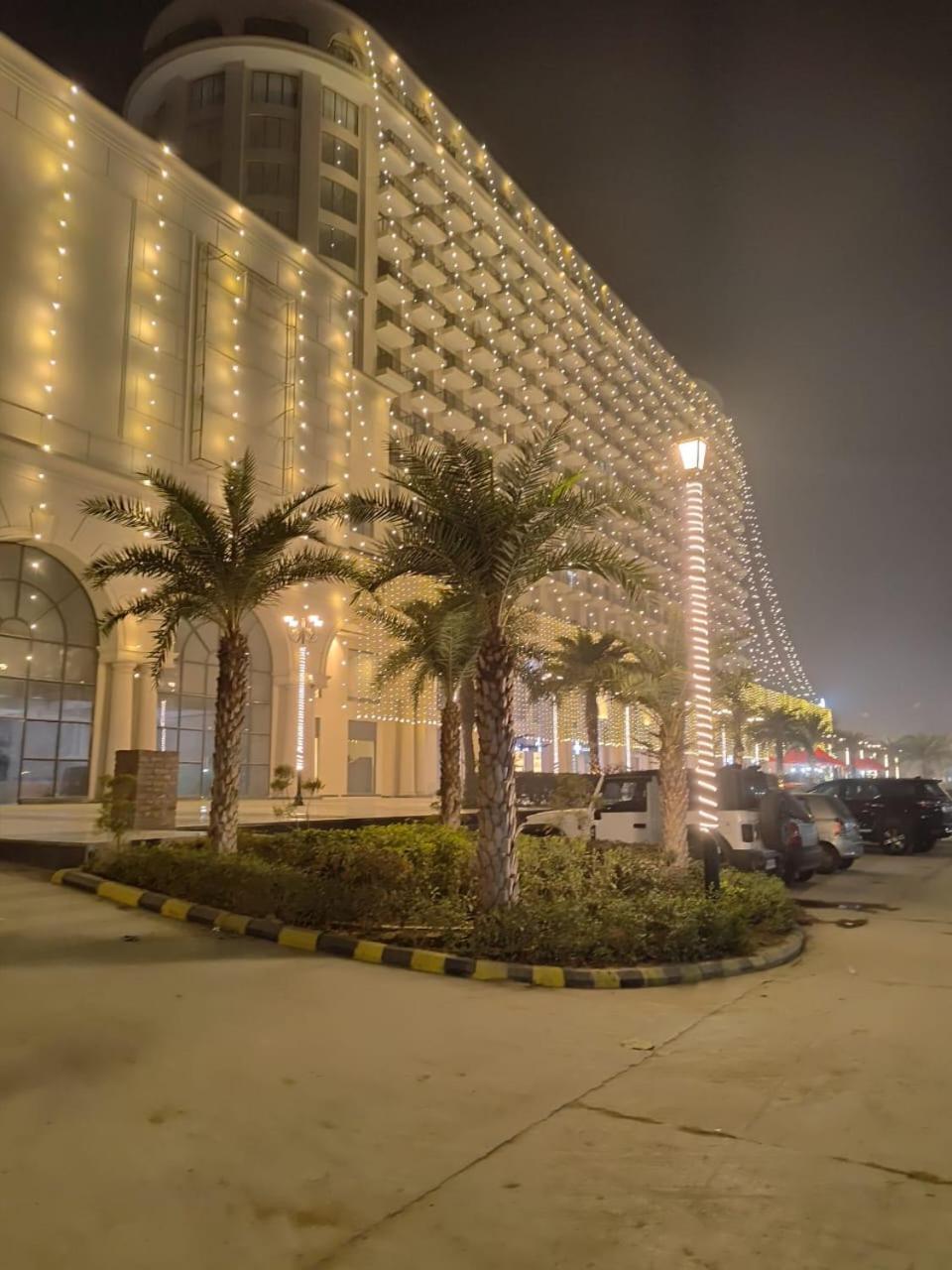 Apartment Couple Friendly Golden Ambiance Raahi Sttay