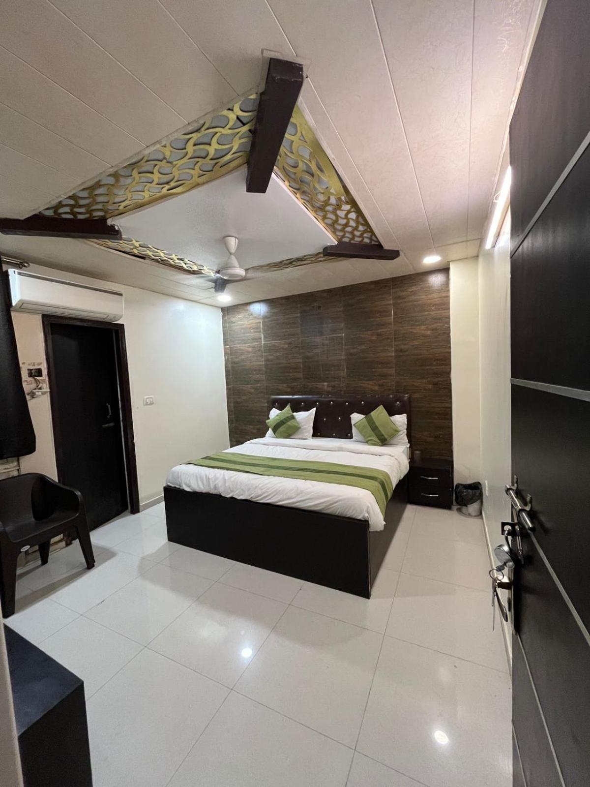 Hotel Richa Grand In Lucknow