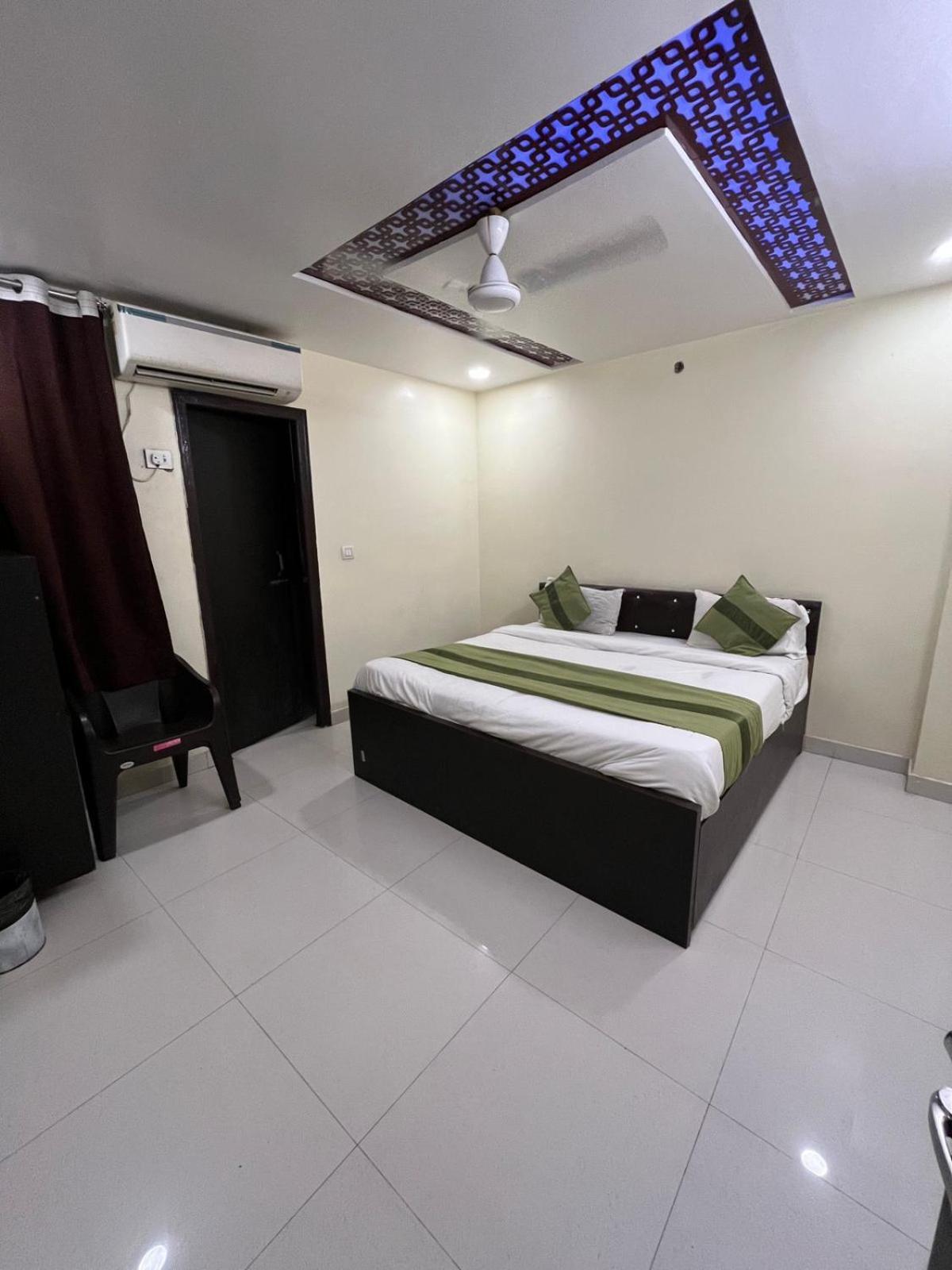 Hotel Richa Grand In Lucknow