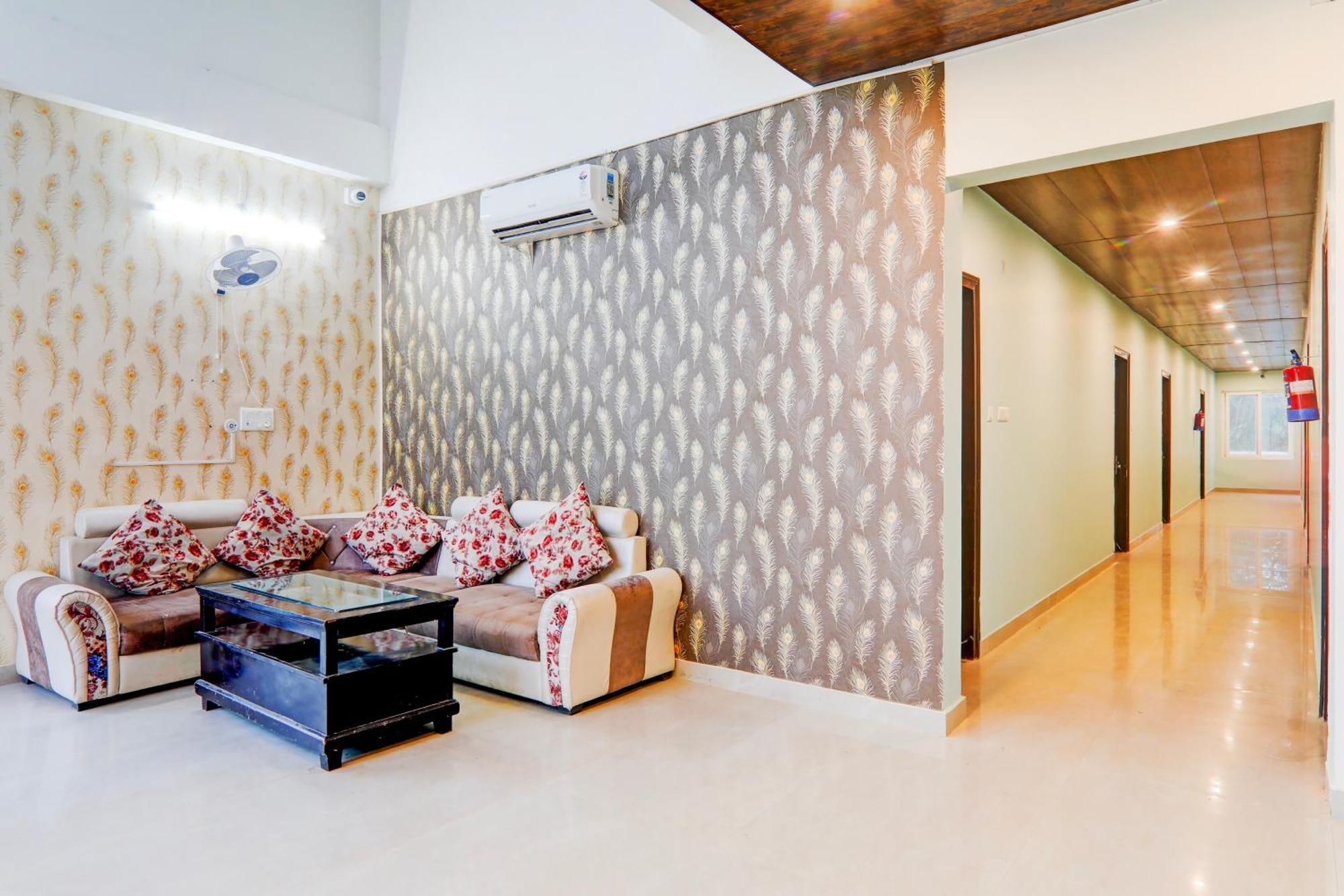 Super O Gomti Nagar Vigyan Khand Hotel