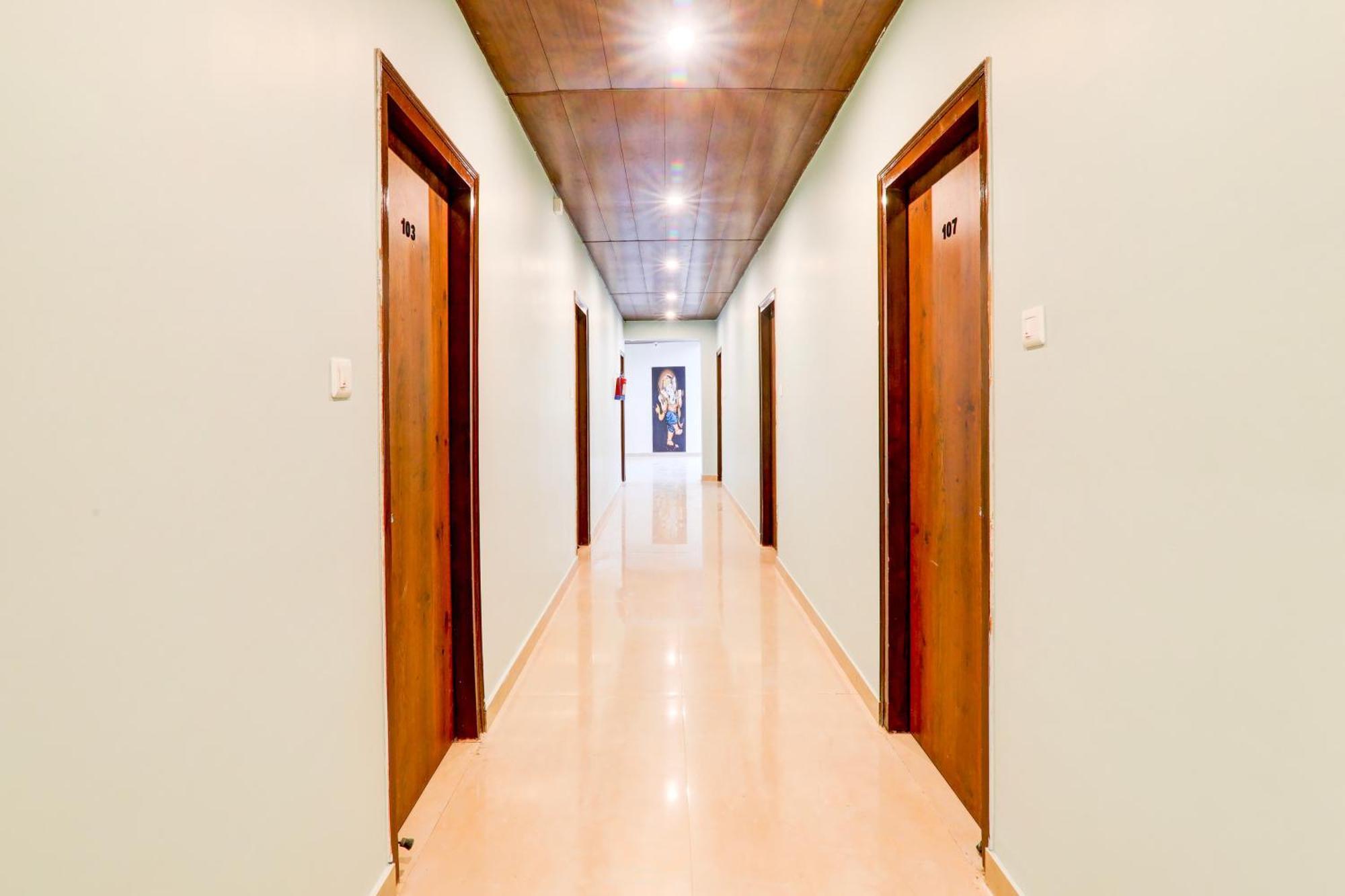 Super O Gomti Nagar Vigyan Khand Hotel 4*