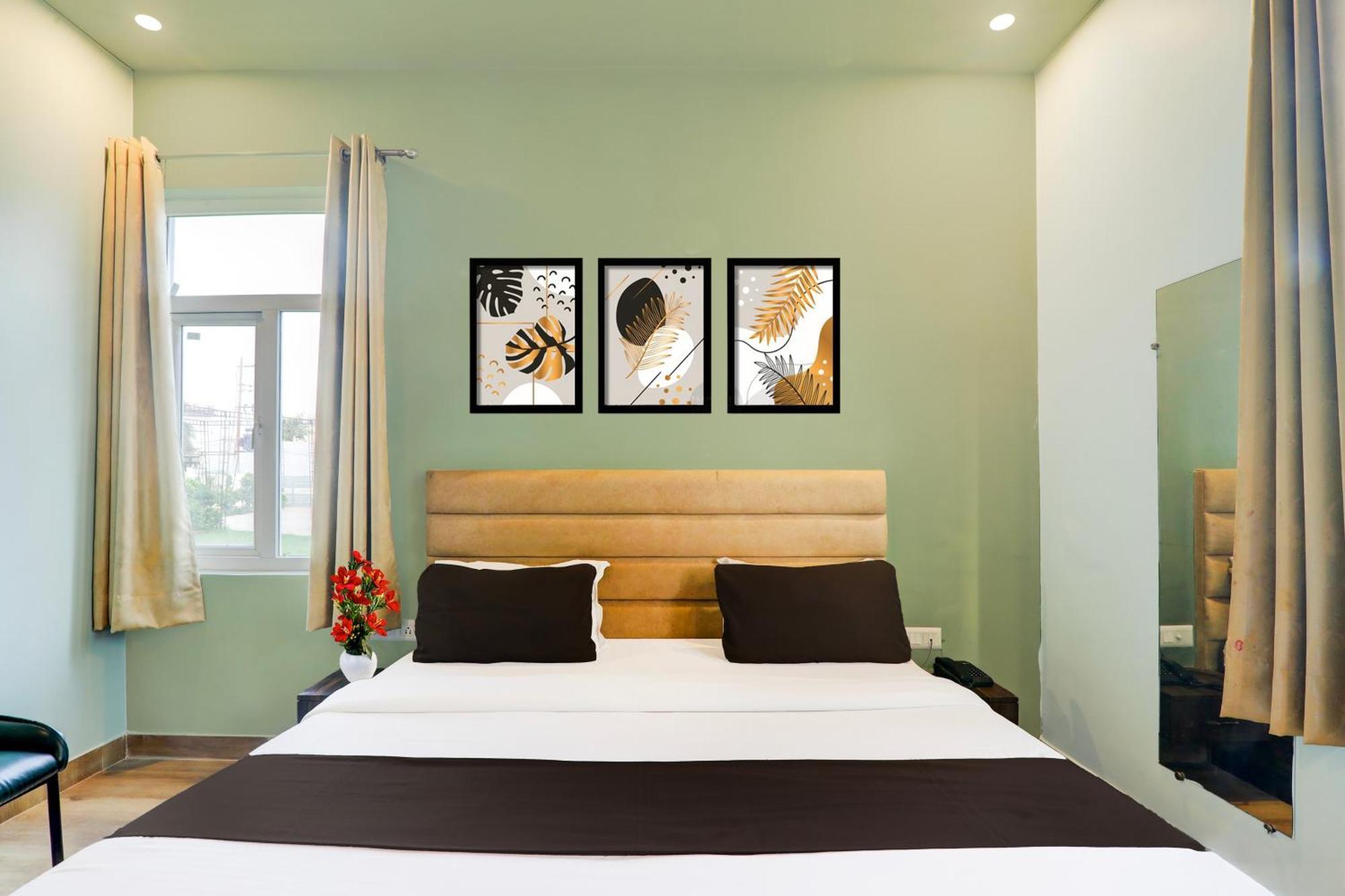 Super O Gomti Nagar Vigyan Khand Hotel