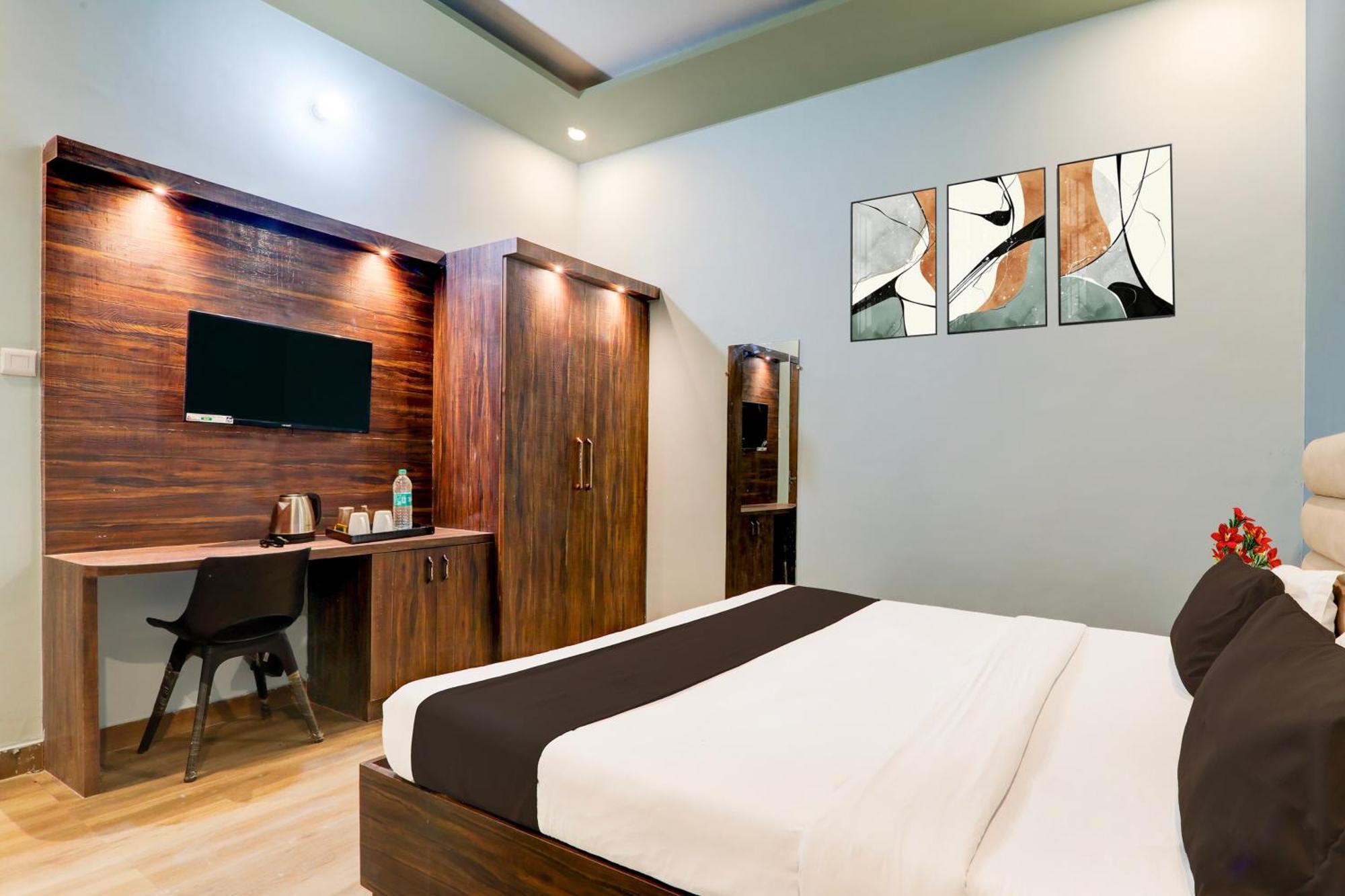 Super O Gomti Nagar Vigyan Khand Hotel 4*
