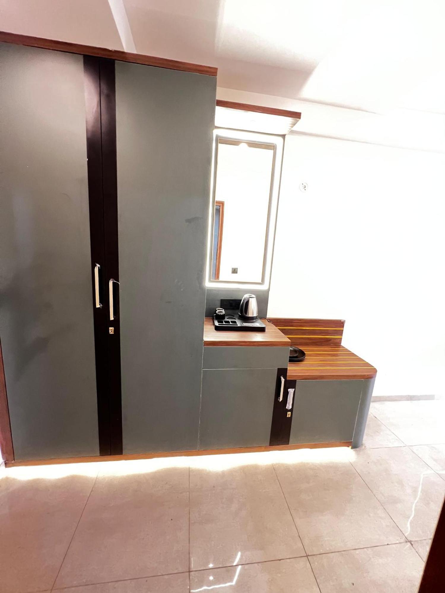Leisurehomes *