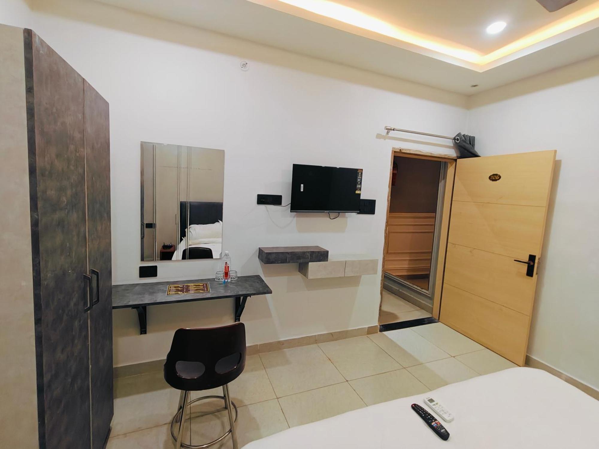Hotel Ss Royal Palace Lucknow