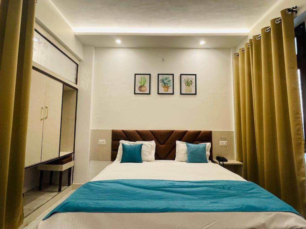 Dileep42 Hotel 3*