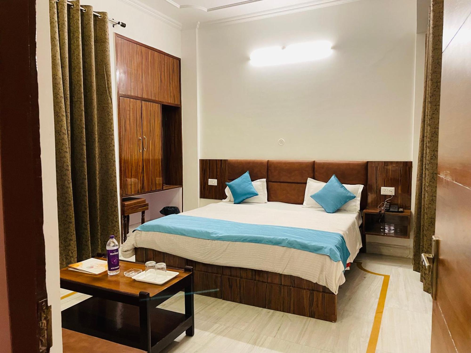 Dileep42 Hotel Lucknow