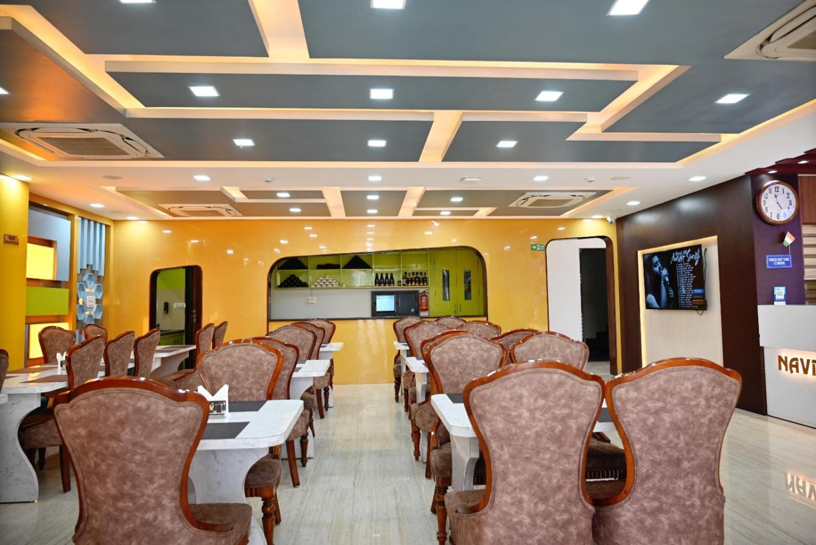 Hotel Navraj Palace Lucknow