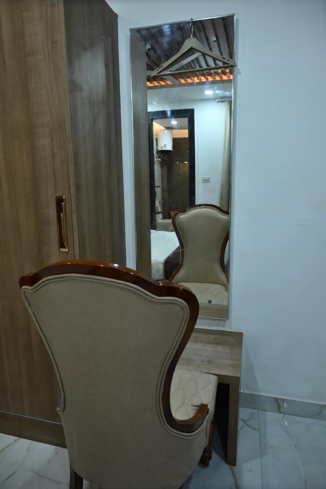 Navraj Palace Hotel Lucknow