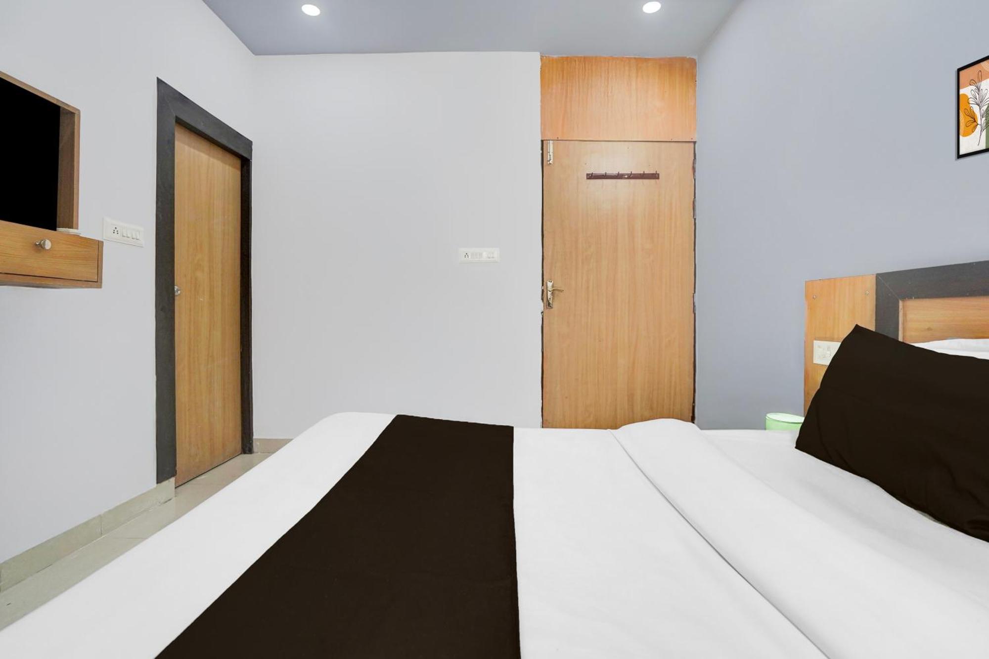 Hotel Super O Gomti Nagar Near Amity Formerly Apple 3*