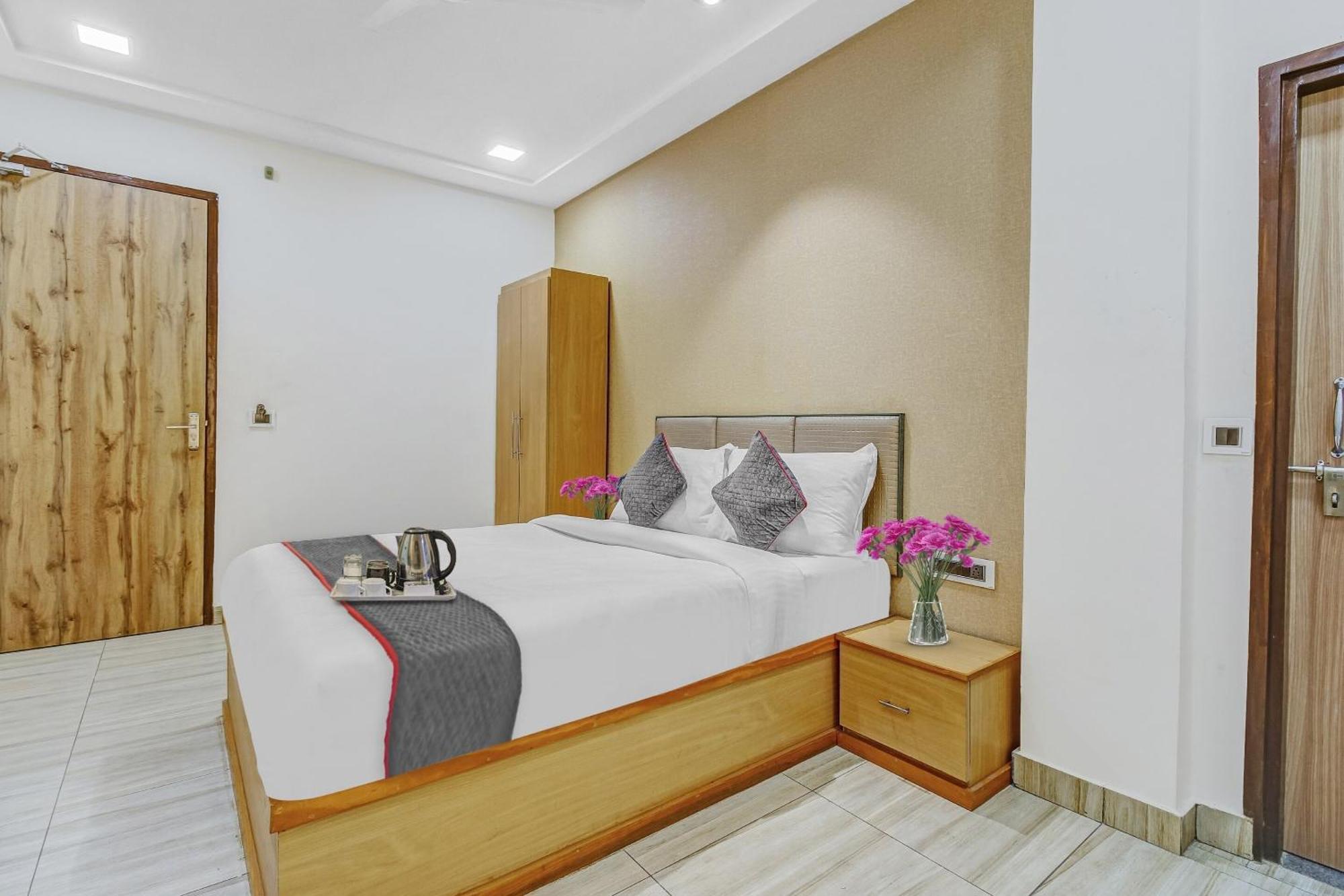 Hotel Super Townhouse Ekana