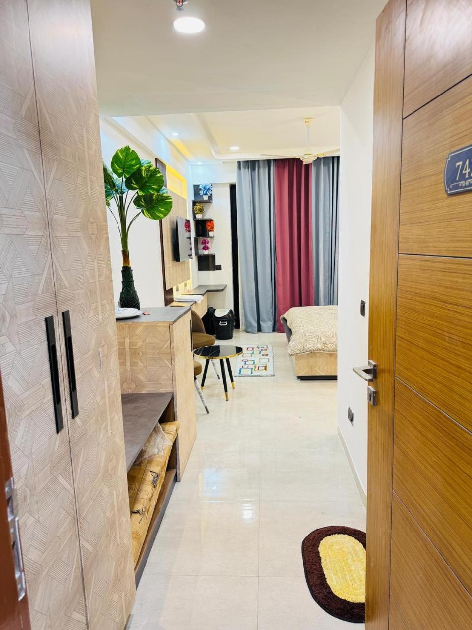 Landmark By Ratnesh Verma Apartment *