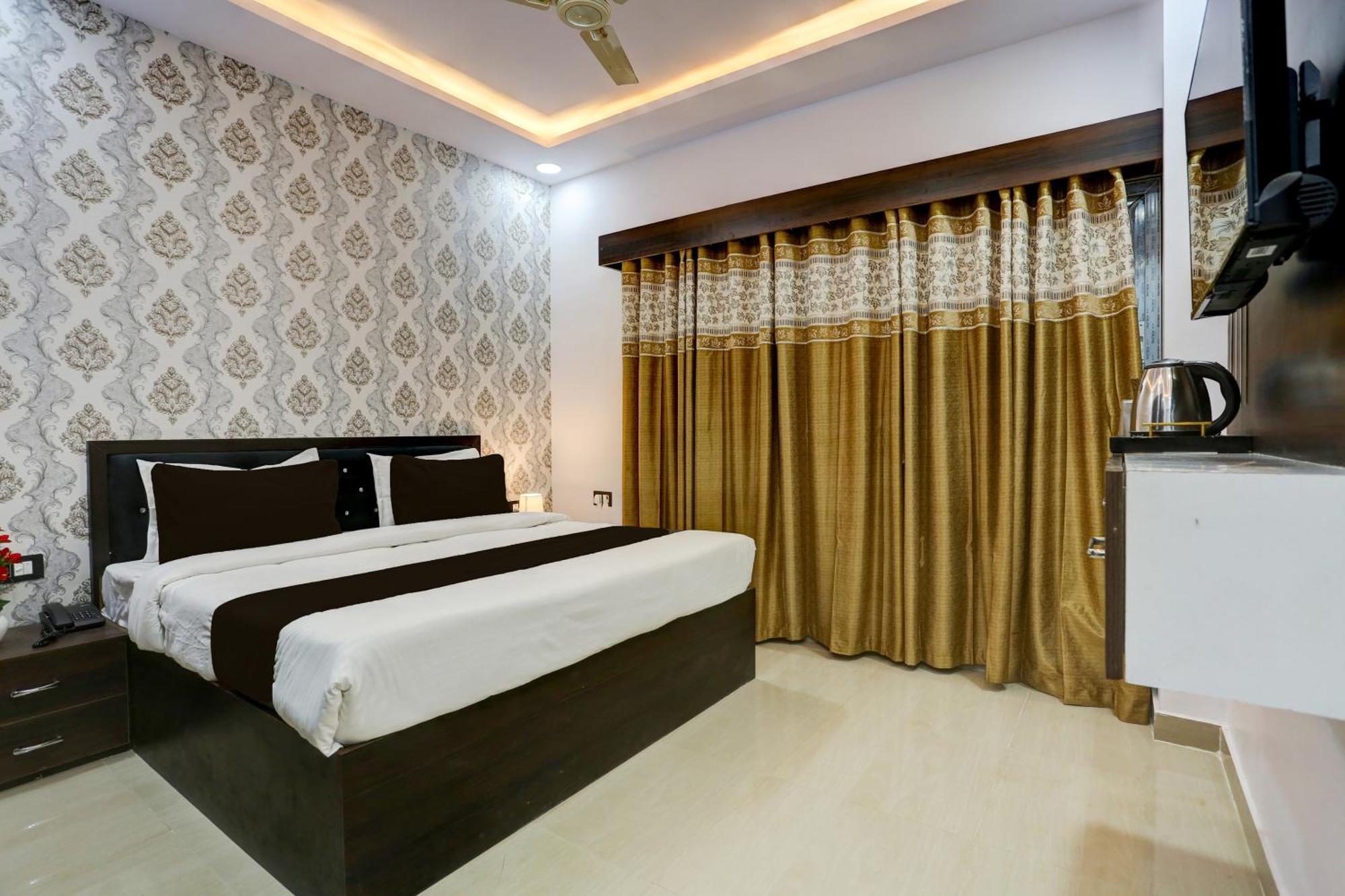 O Paras Lucknow