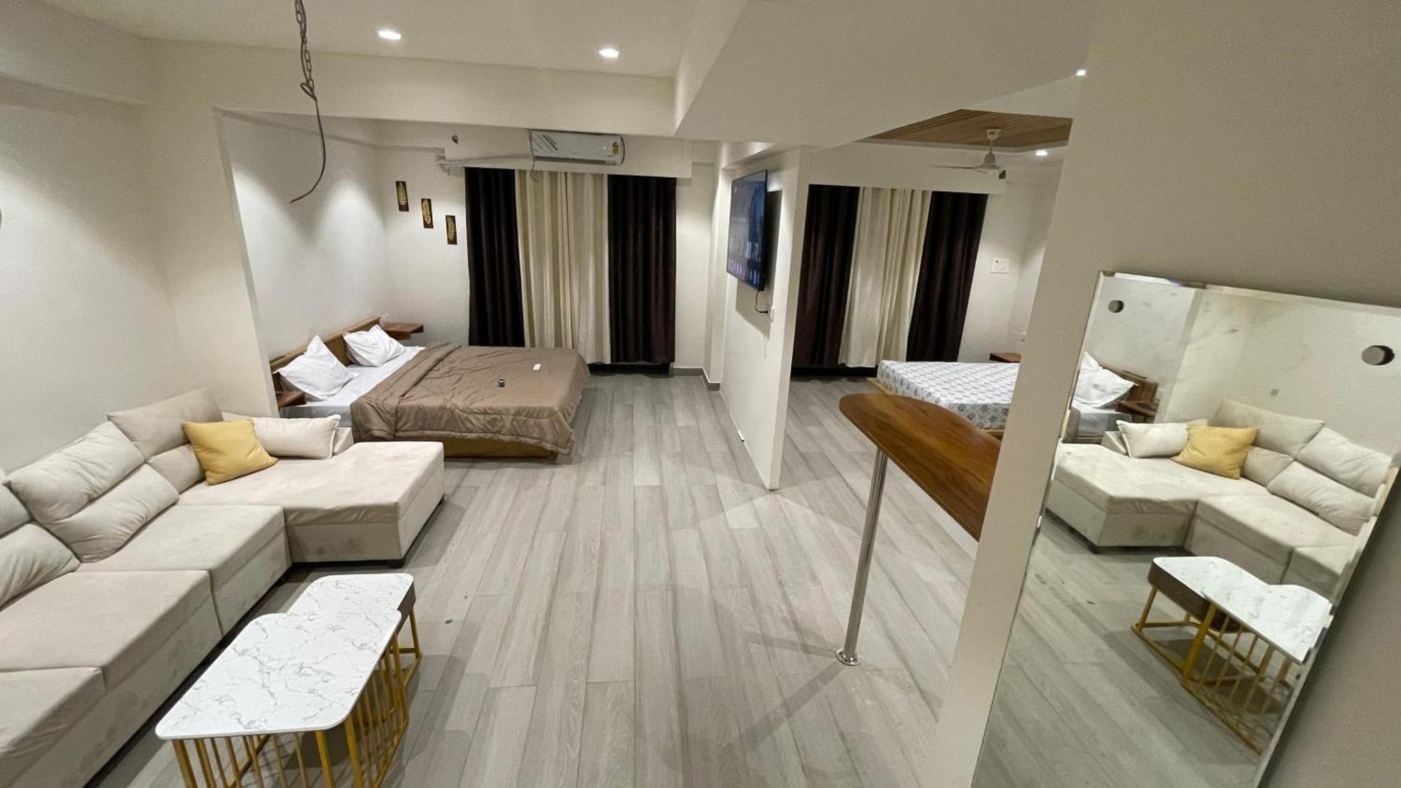 Galaxia Hotel *