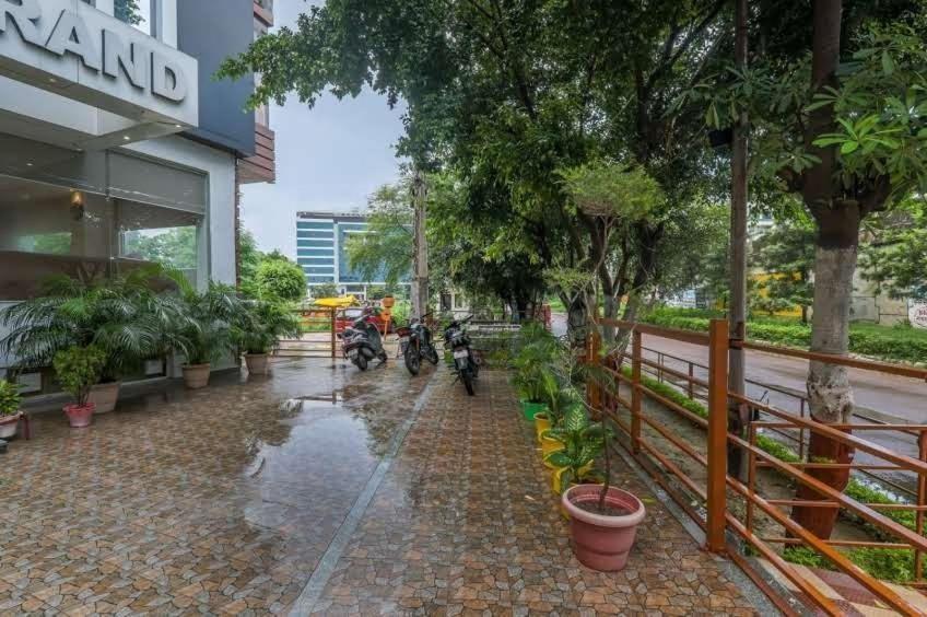 Surya Hotel 3*