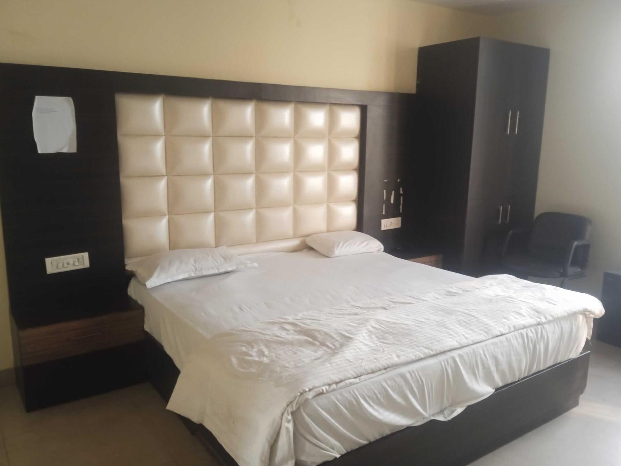 Elegant Classic 3* Lucknow