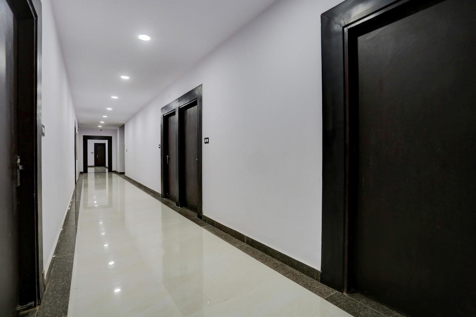 Hotel O Paras Lucknow