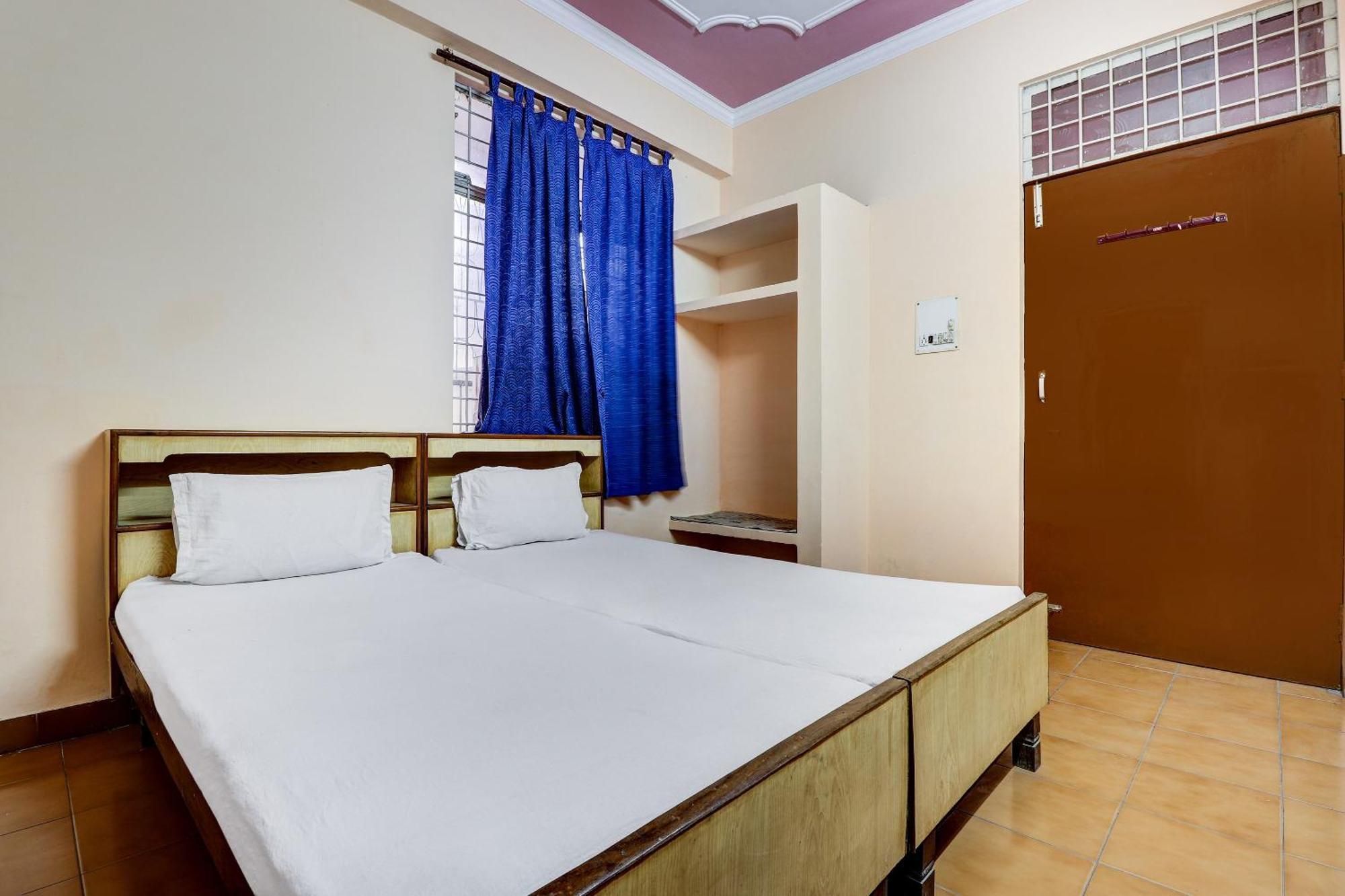 Hotel Super Collection O Vikas Nagar Post Office Formerly Metro Club And Hasanganj