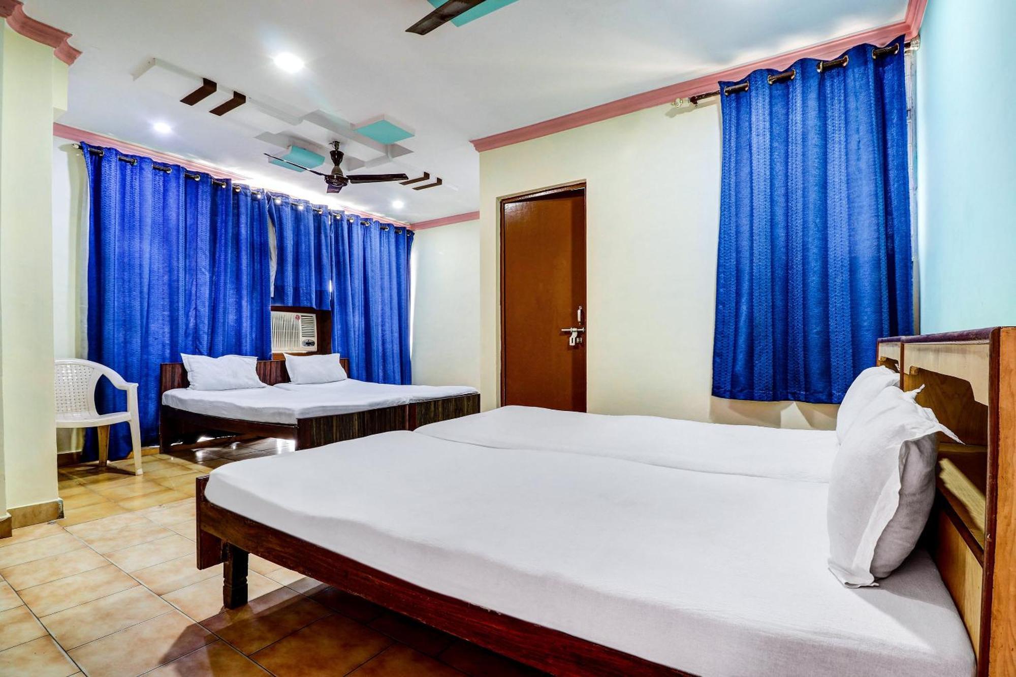 Hotel Super Collection O Vikas Nagar Post Office Formerly Metro Club And *