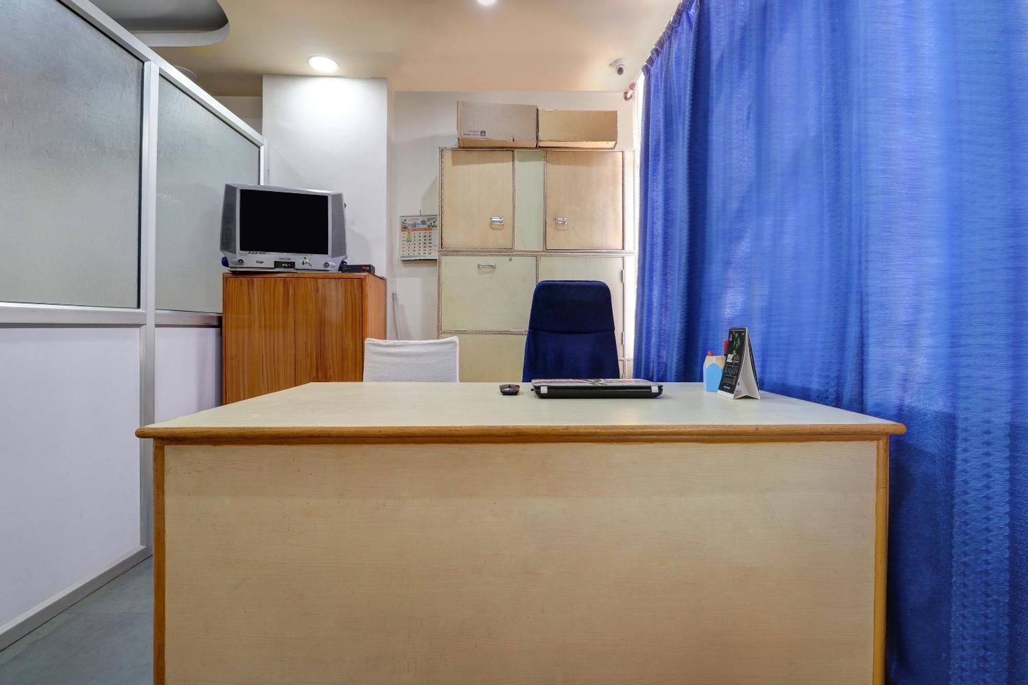 Hotel Super Collection O Vikas Nagar Post Office Formerly Metro Club And Hasanganj