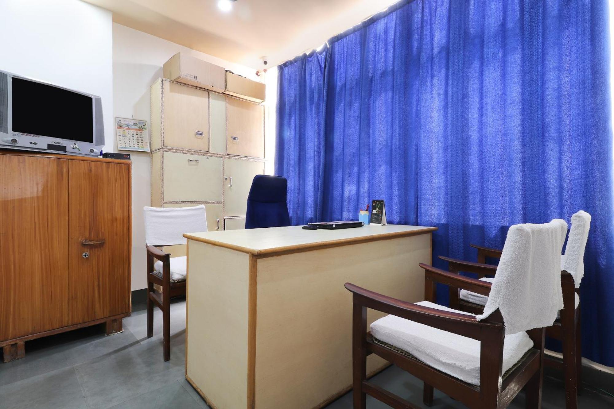 Super Collection O Vikas Nagar Post Office Formerly Metro Club And Hotel *