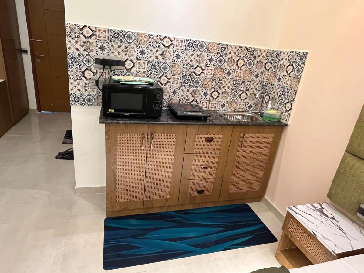 Apartment The Rajwada Palace Omaxe Hazratganj With Kitchen *