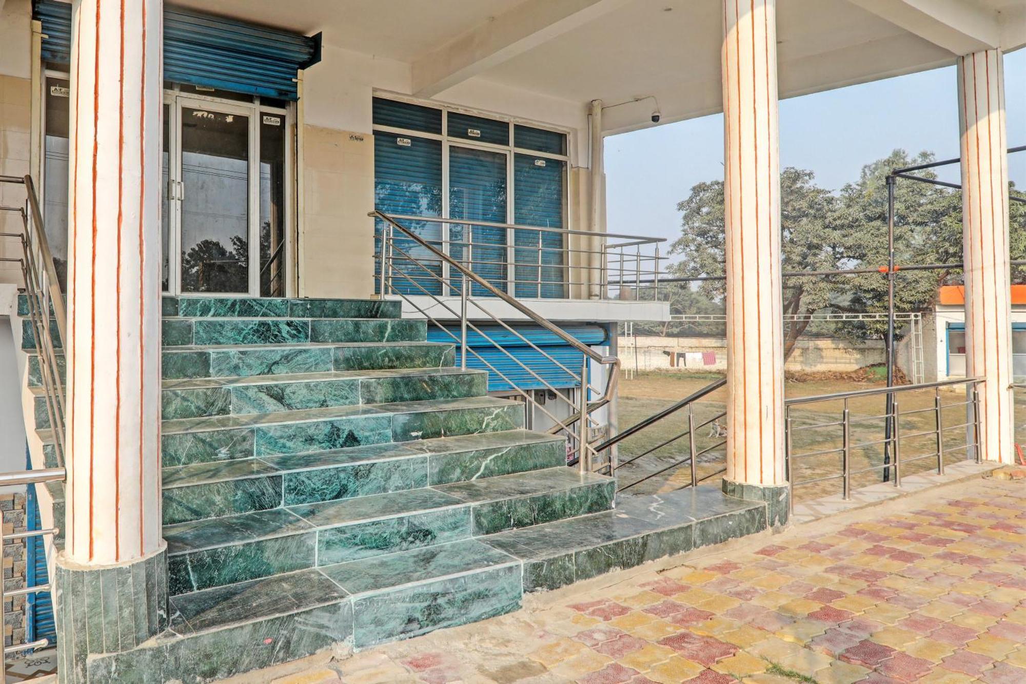 O Mahadevi Lawn 3*