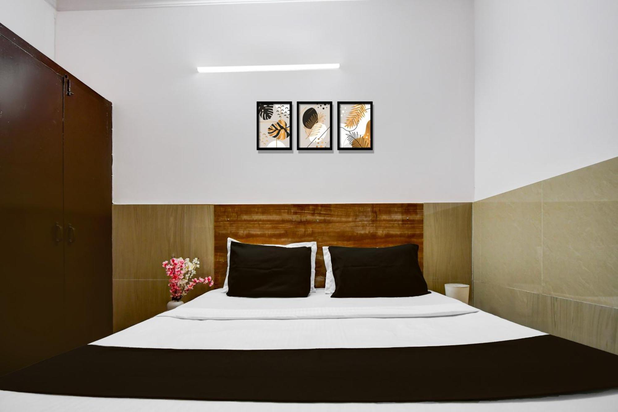 Hotel Super Collection O Vikas Nagar Post Office Formerly Metro Club And *
