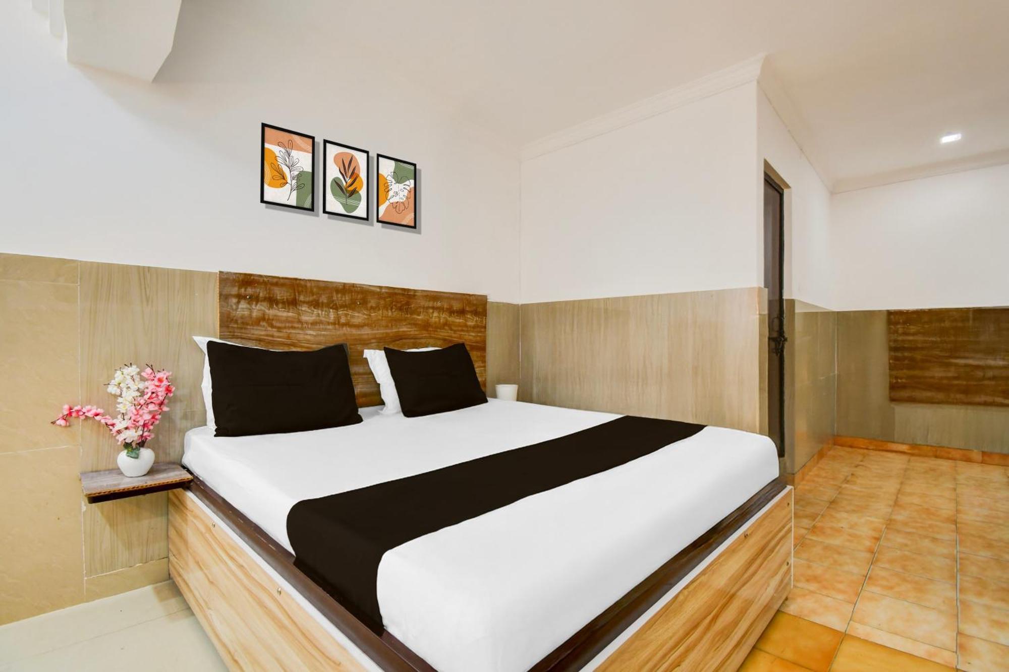Hotel Super Collection O Vikas Nagar Post Office Formerly Metro Club And