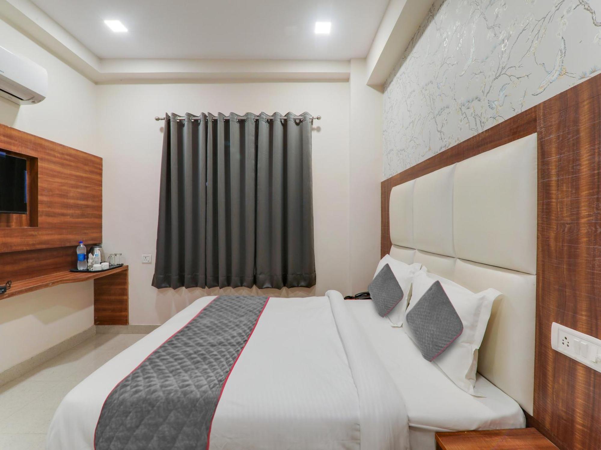 Townhouse Majestic Near Phoenix Palassio 4* Lucknow