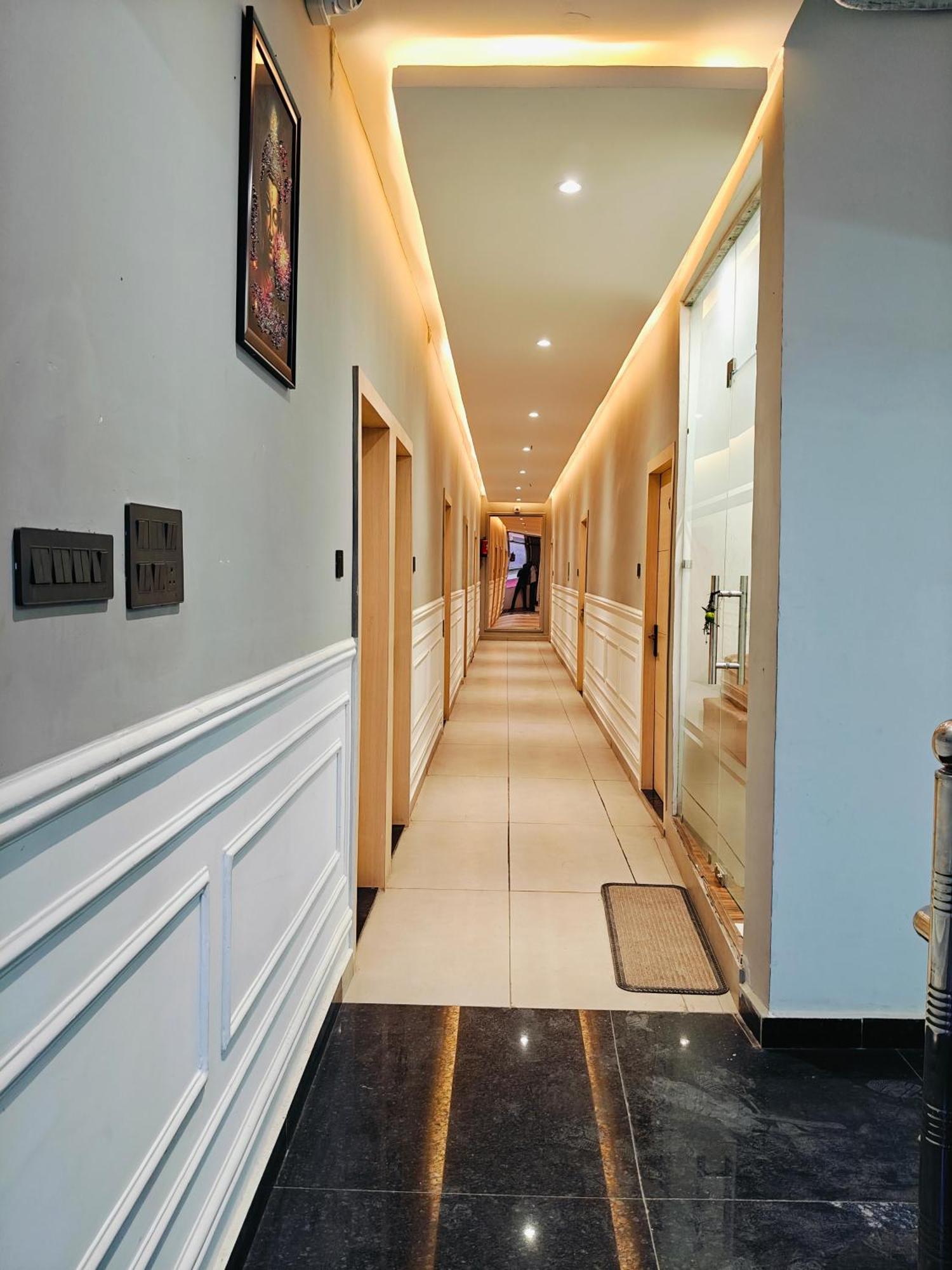 Ss Royal International Lucknow