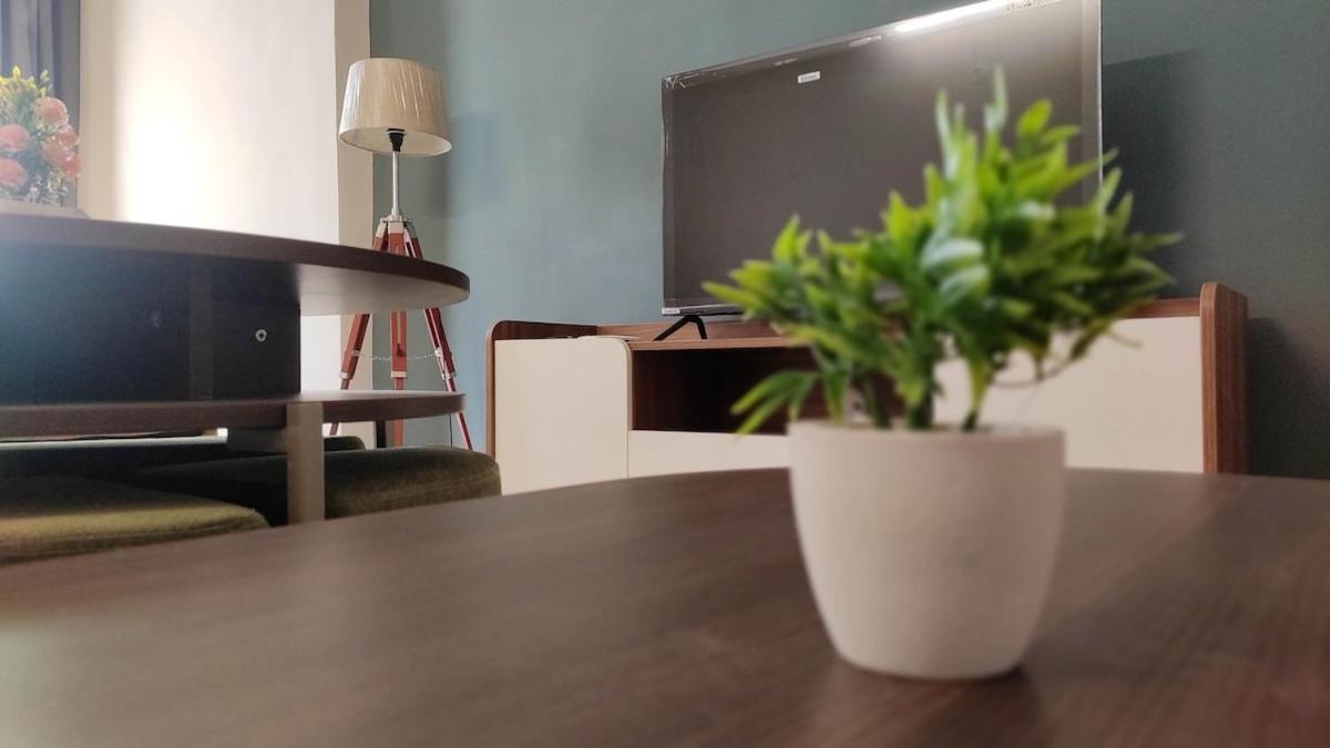 Apartment 1bhk Near Medanta Hospital And Lulu Mall