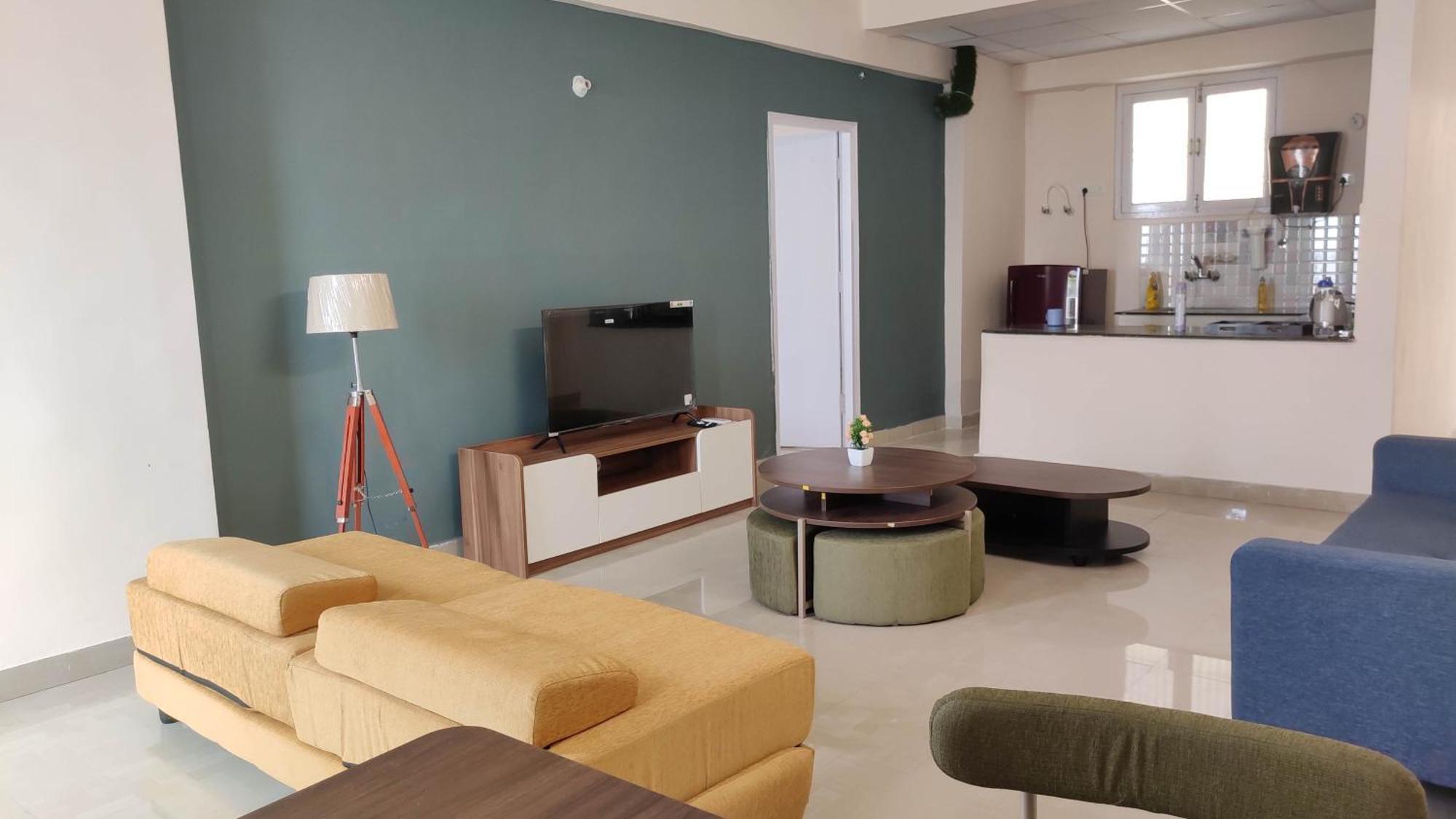 Apartment 1bhk Near Medanta Hospital And Lulu Mall Lucknow