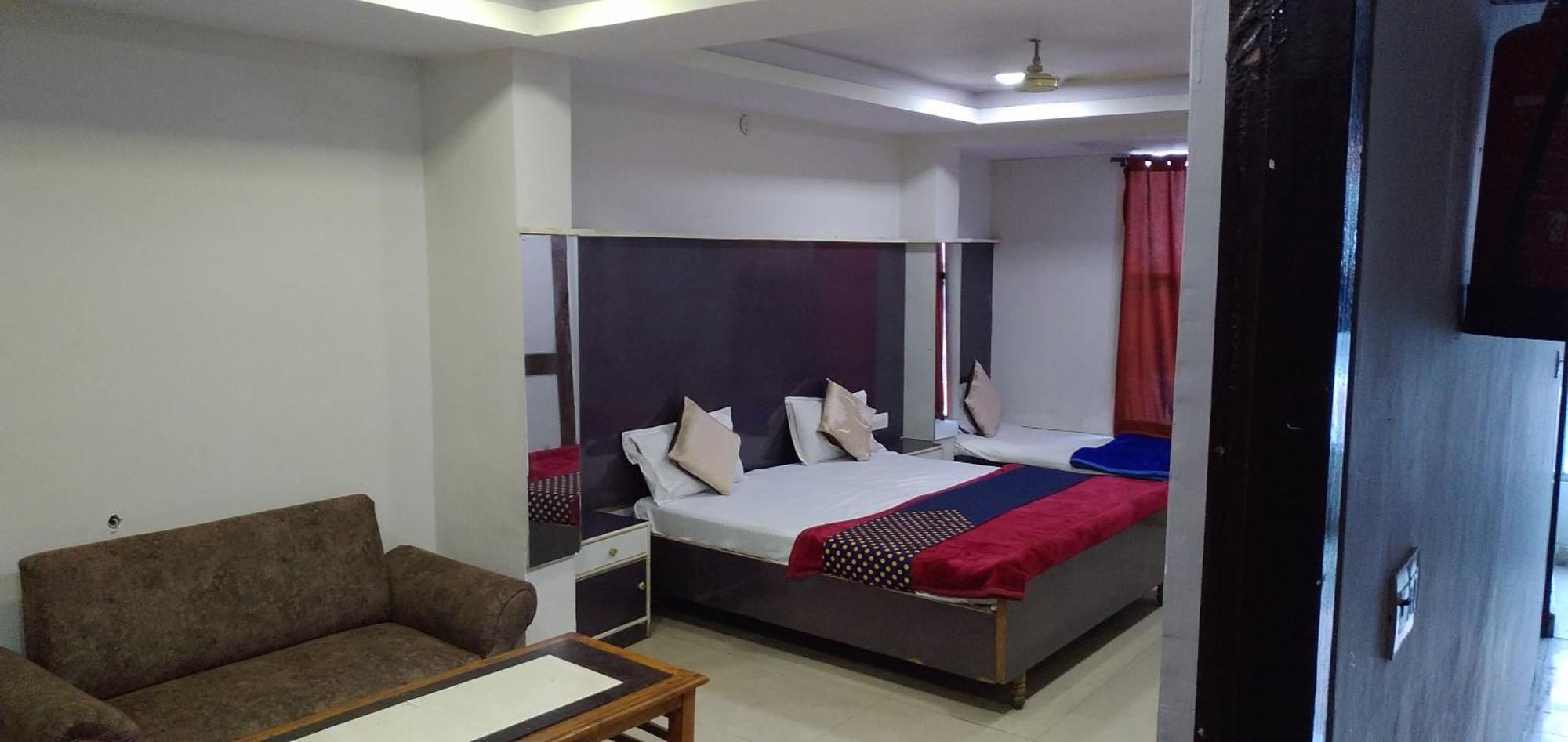 Hotel Simla 3*