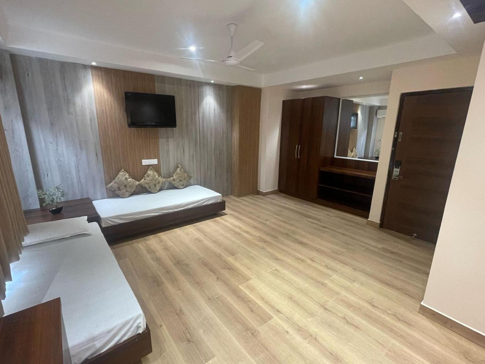 Grand Pinnacle 3* Lucknow