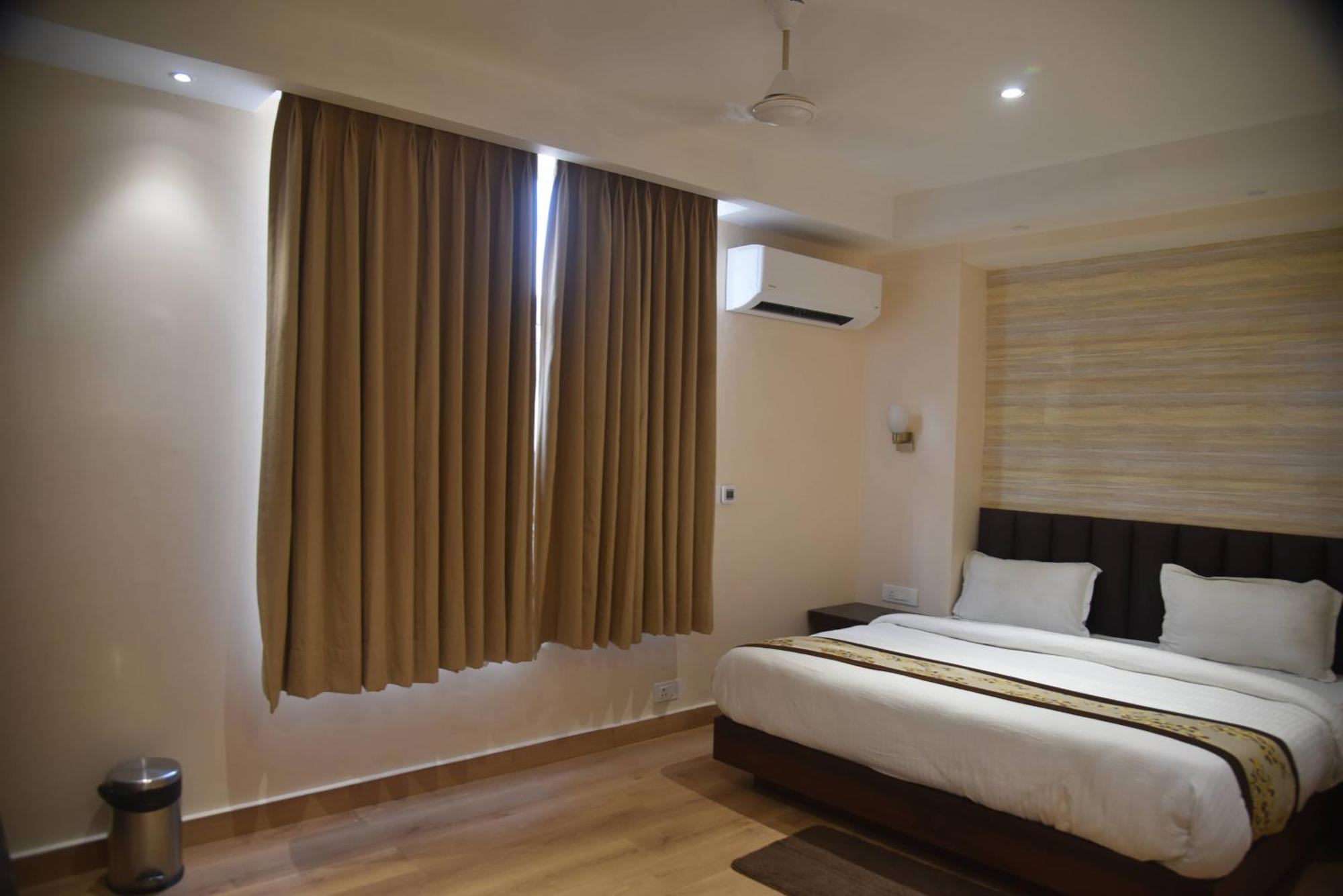 Grand Pinnacle Hotel