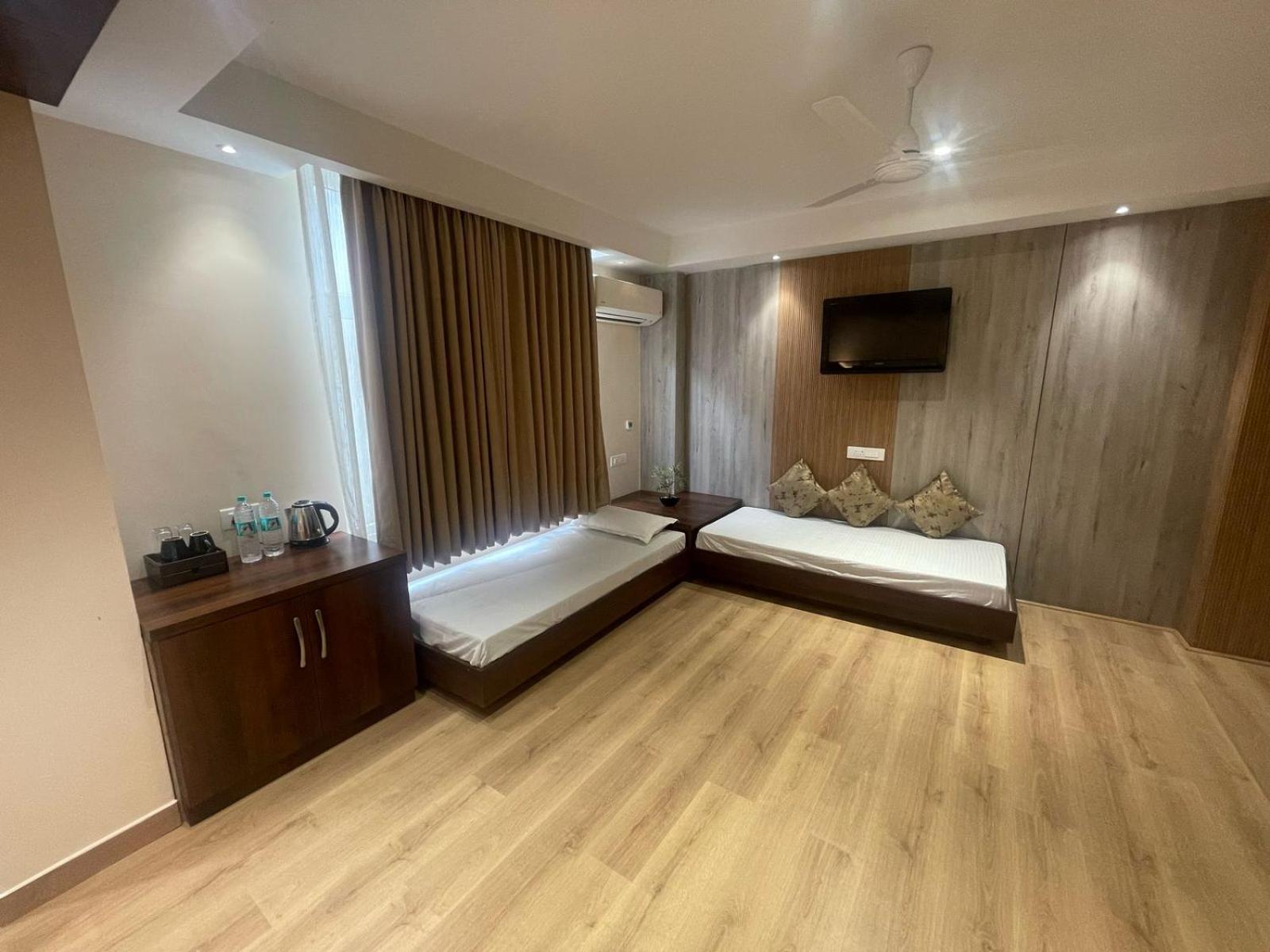 Grand Pinnacle 3* Lucknow
