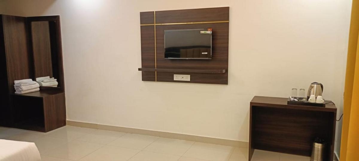 Hotel Ganga Greens Lucknow