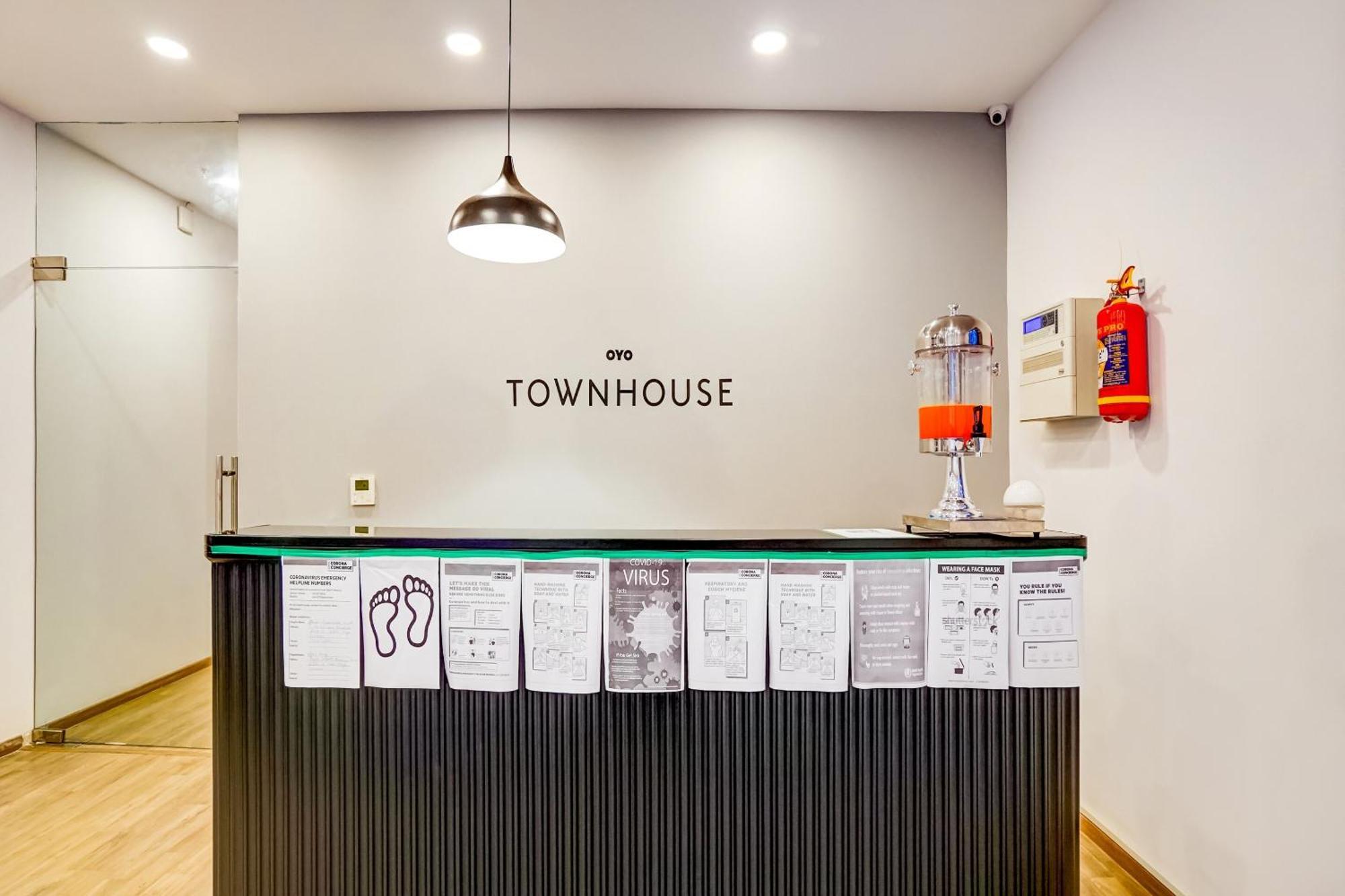 Super Townhouse Sector 19 Indiranagar Near Fun Republic Mall Hotel 4*