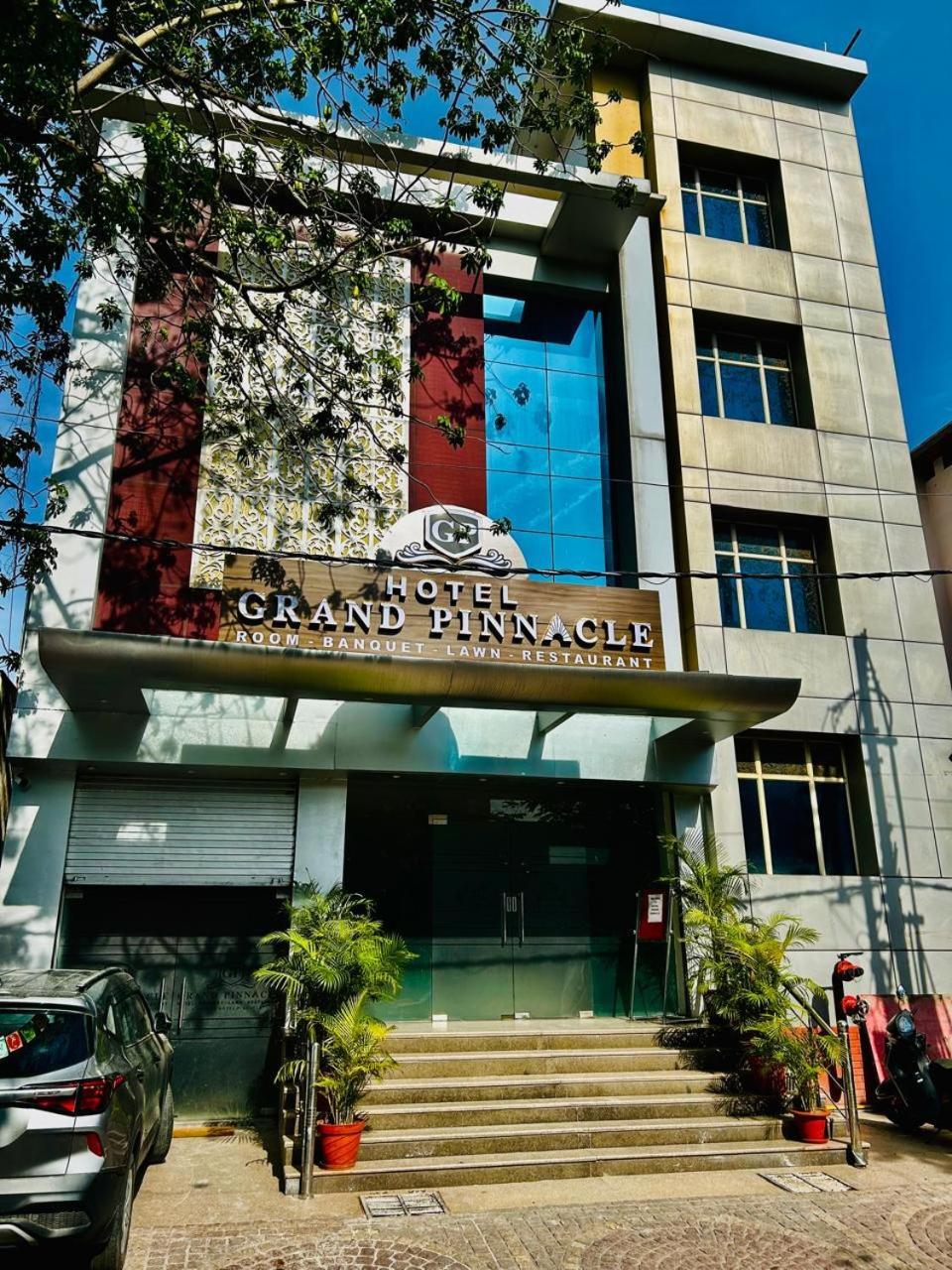 Grand Pinnacle 3* Lucknow