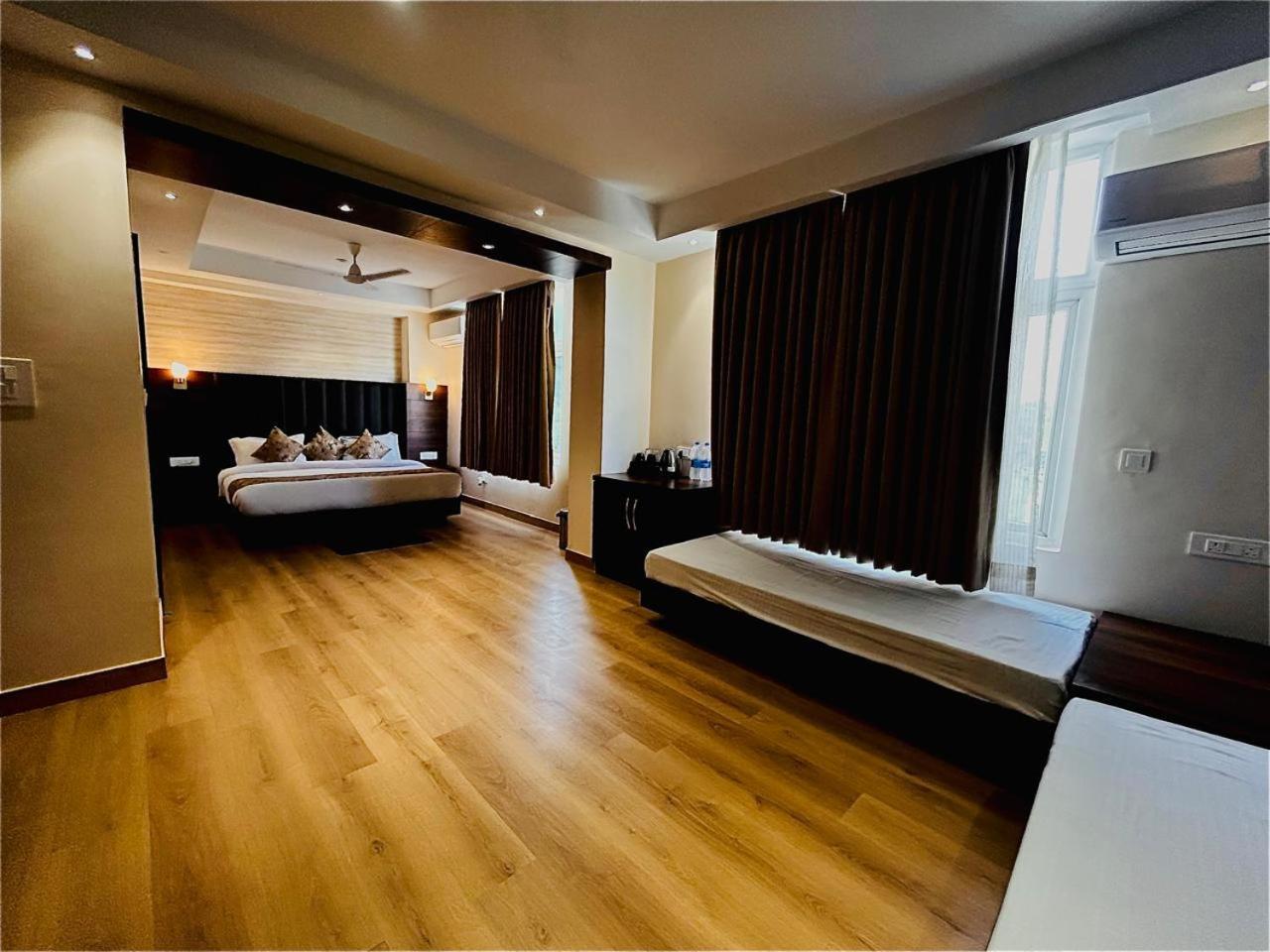 Grand Pinnacle Lucknow