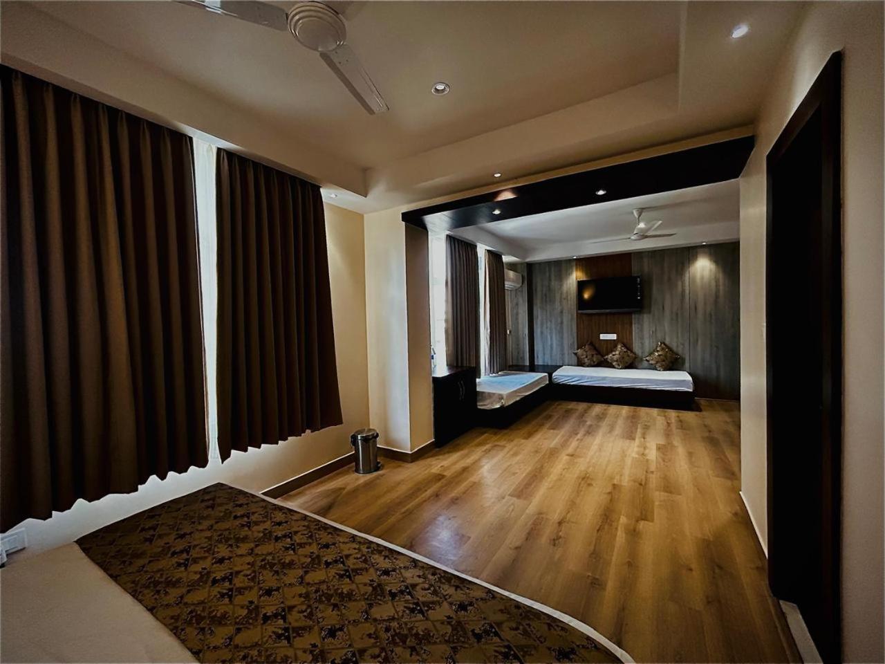 Grand Pinnacle Hotel