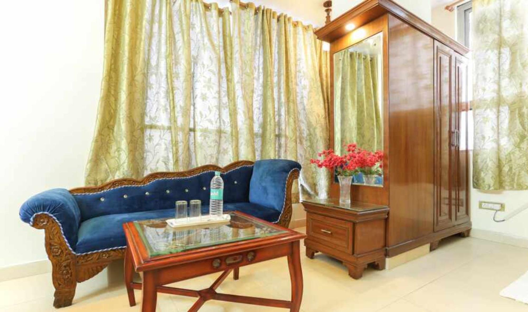 Luxuary Shanta Palace Near Temple And Charbagh Railway Station - A Luxuary Lucknow