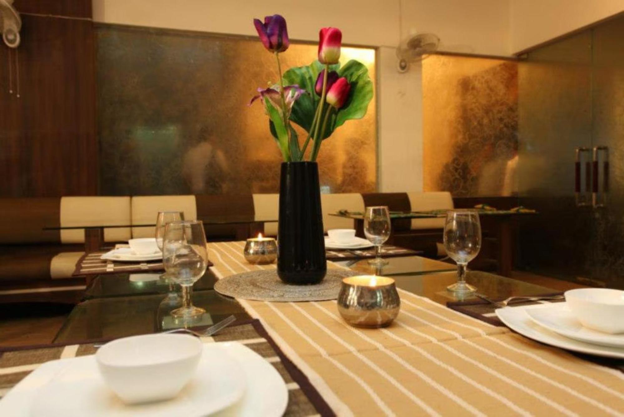Luxuary Shanta Palace Near Temple And Charbagh Railway Station - A Luxuary