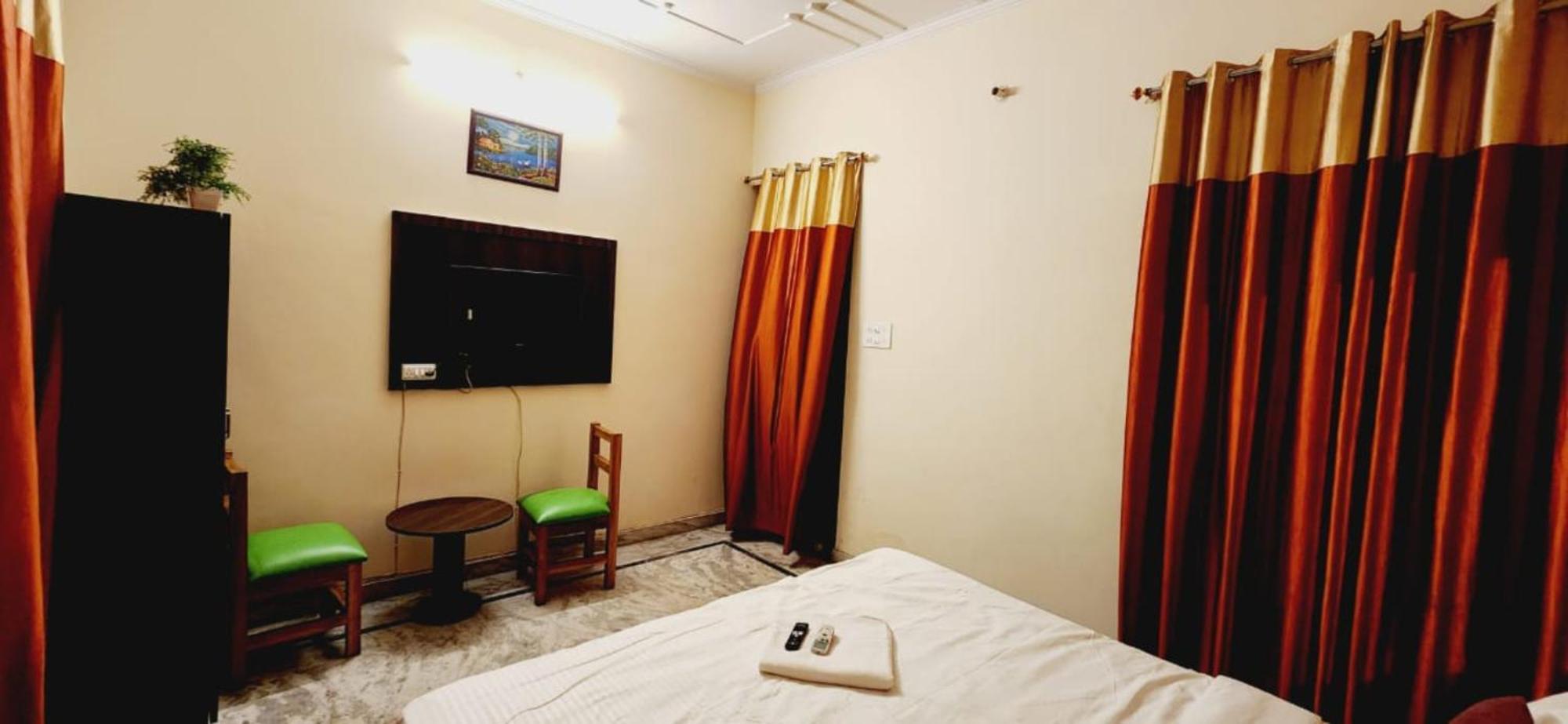 Prisha Stay# Near Kathota Jheel - Malhaur Railway Station- Free Parking And Wi-fi Facilities- Fully Air Conditioned Lucknow