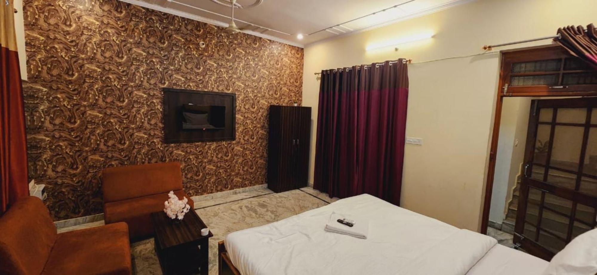 Prisha Stay# Near Kathota Jheel - Malhaur Railway Station- Free Parking And Wi-fi Facilities- Fully Air Conditioned Hotel