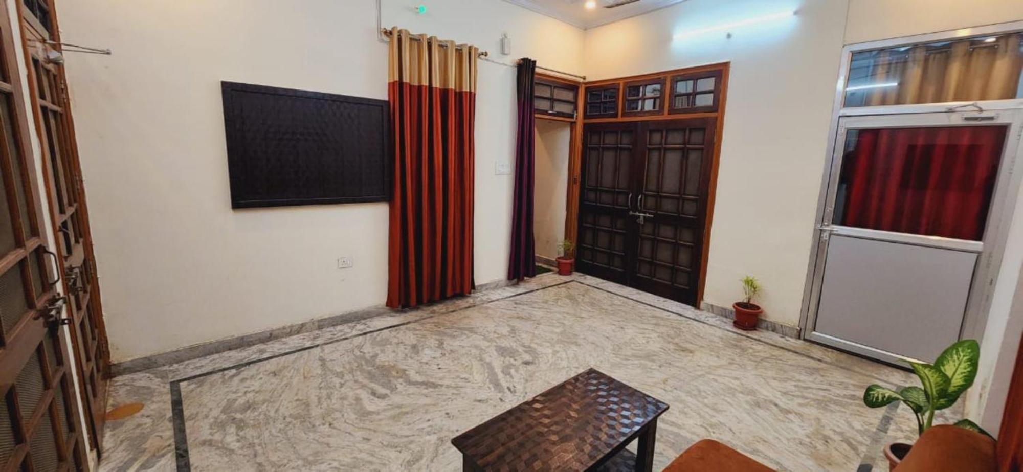 Prisha Stay# Near Kathota Jheel - Malhaur Railway Station- Free Parking And Wi-fi Facilities- Fully Air Conditioned Hotel Lucknow