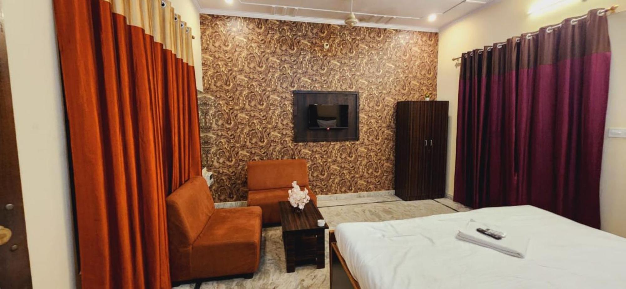 Hotel Prisha Stay# Near Kathota Jheel - Malhaur Railway Station- Free Parking And Wi-fi Facilities- Fully Air Conditioned Lucknow