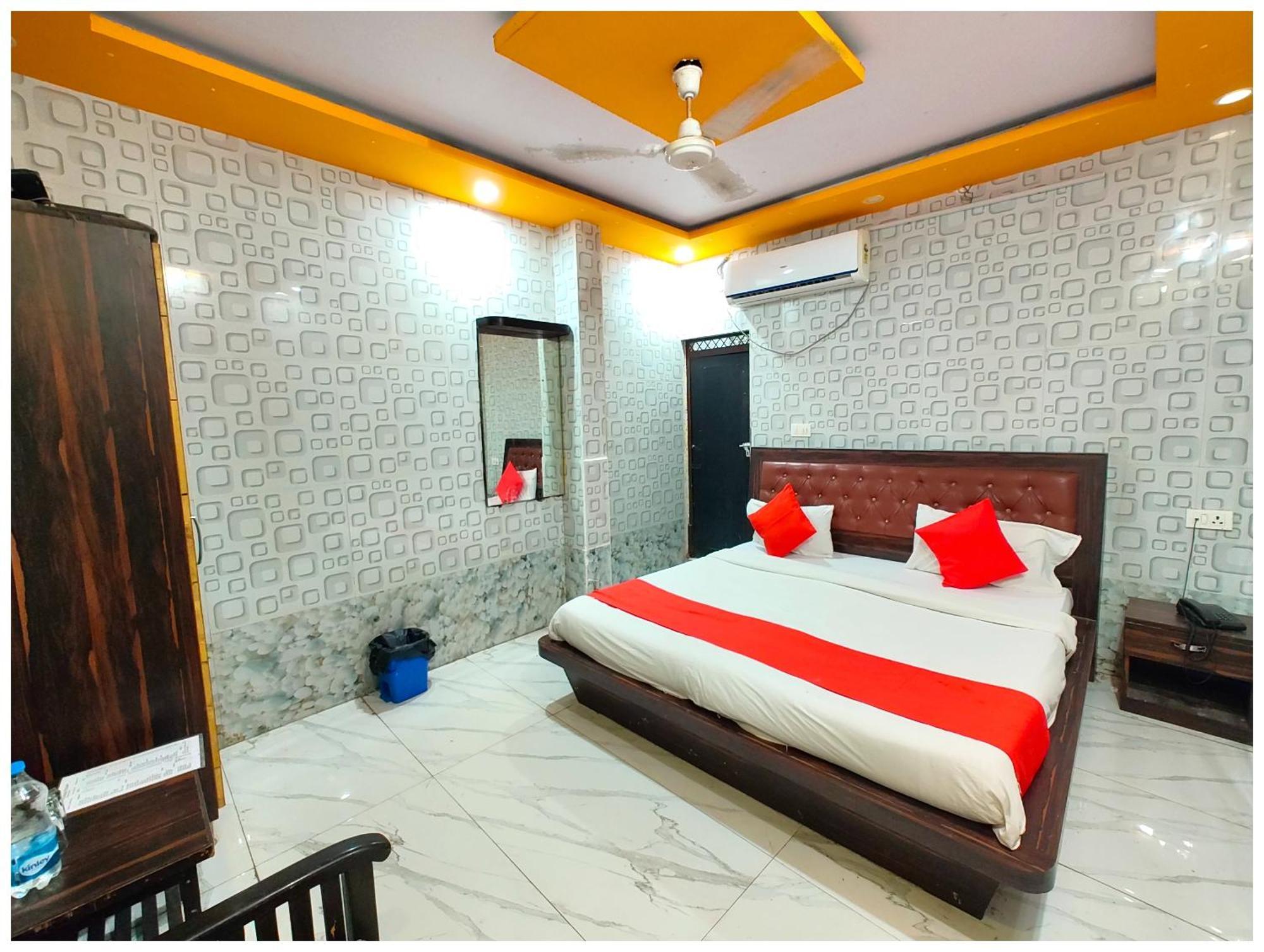 Hotel Hotel# Krishna Palace Near Railway Station -free Wi-fi And Parking Facilities - A Rated 4*